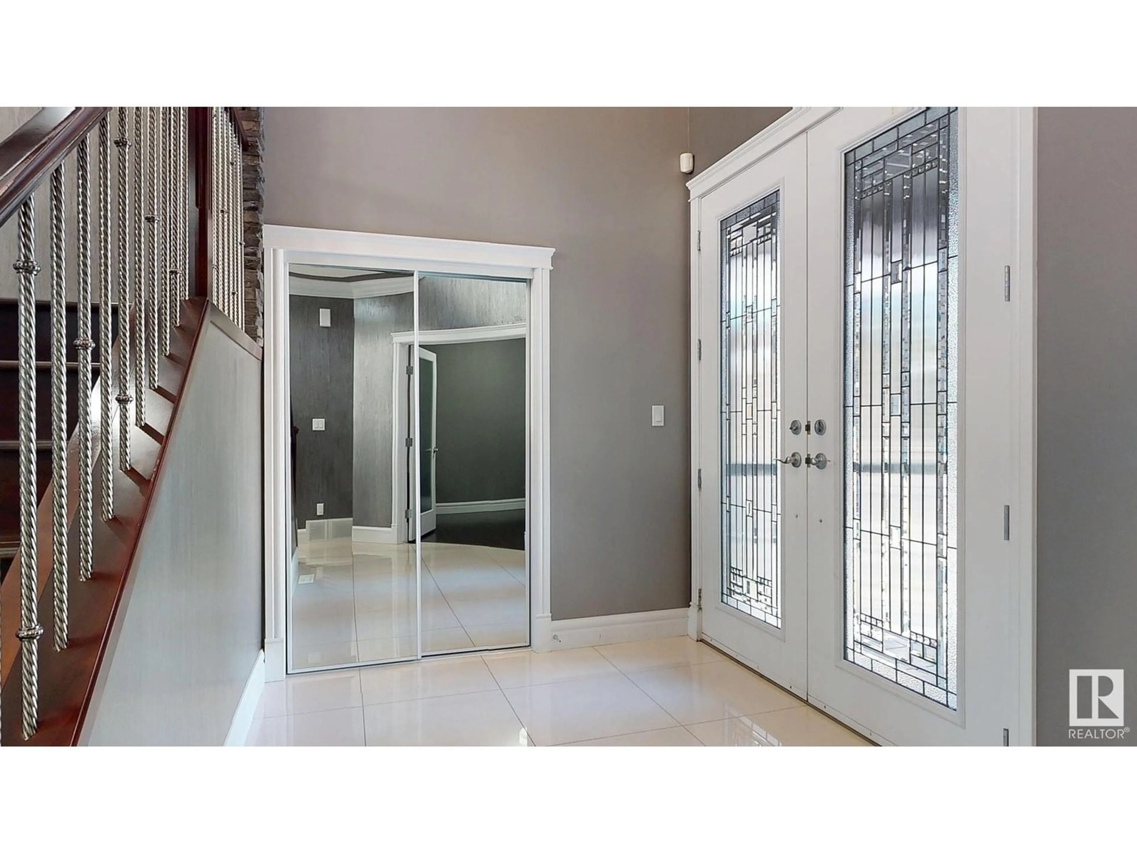 Indoor entryway for 475 ALLARD BV, Edmonton Alberta T6W3H4