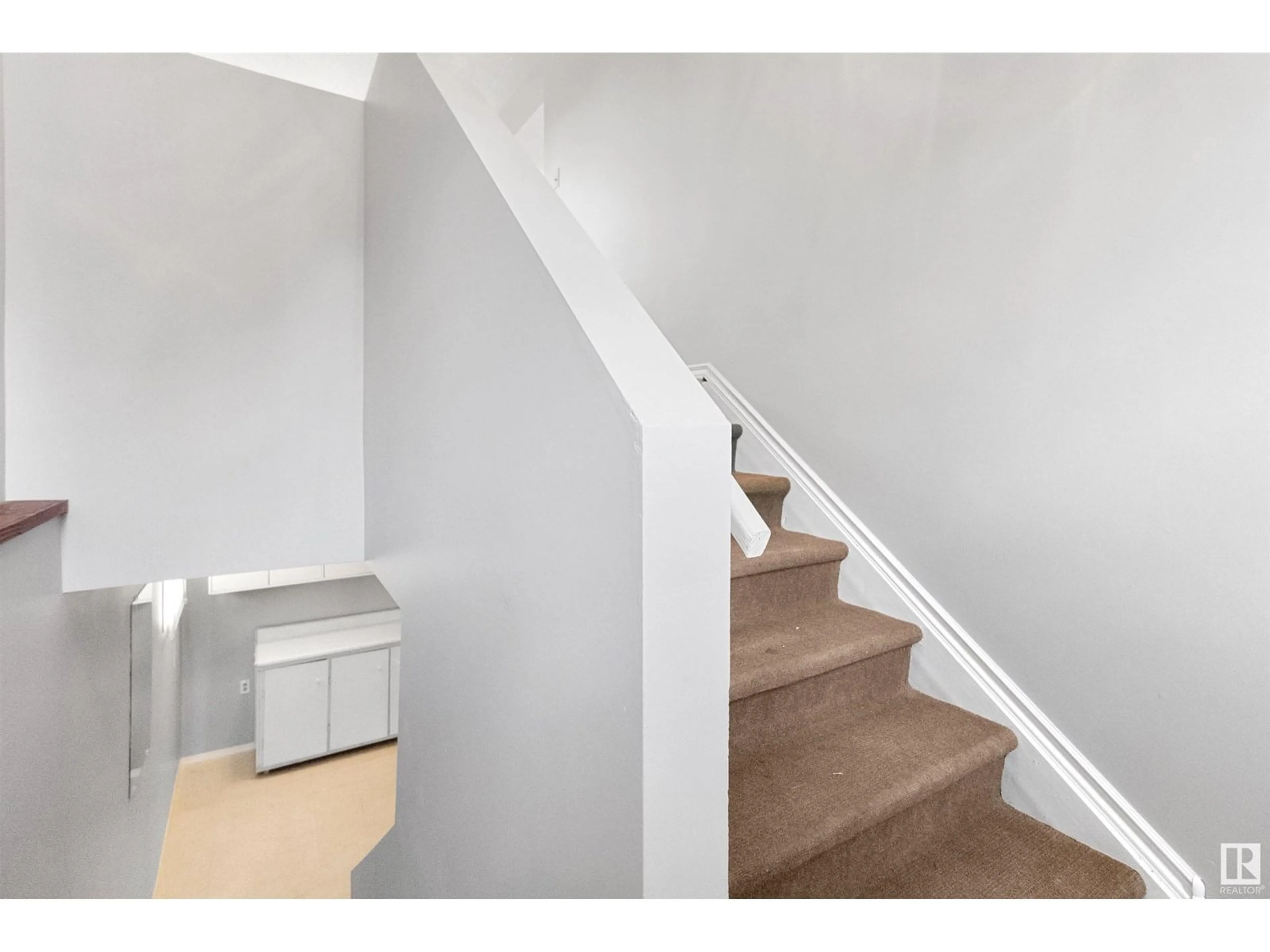 Stairs for 243 LEE RIDGE RD, Edmonton Alberta T6K0N2