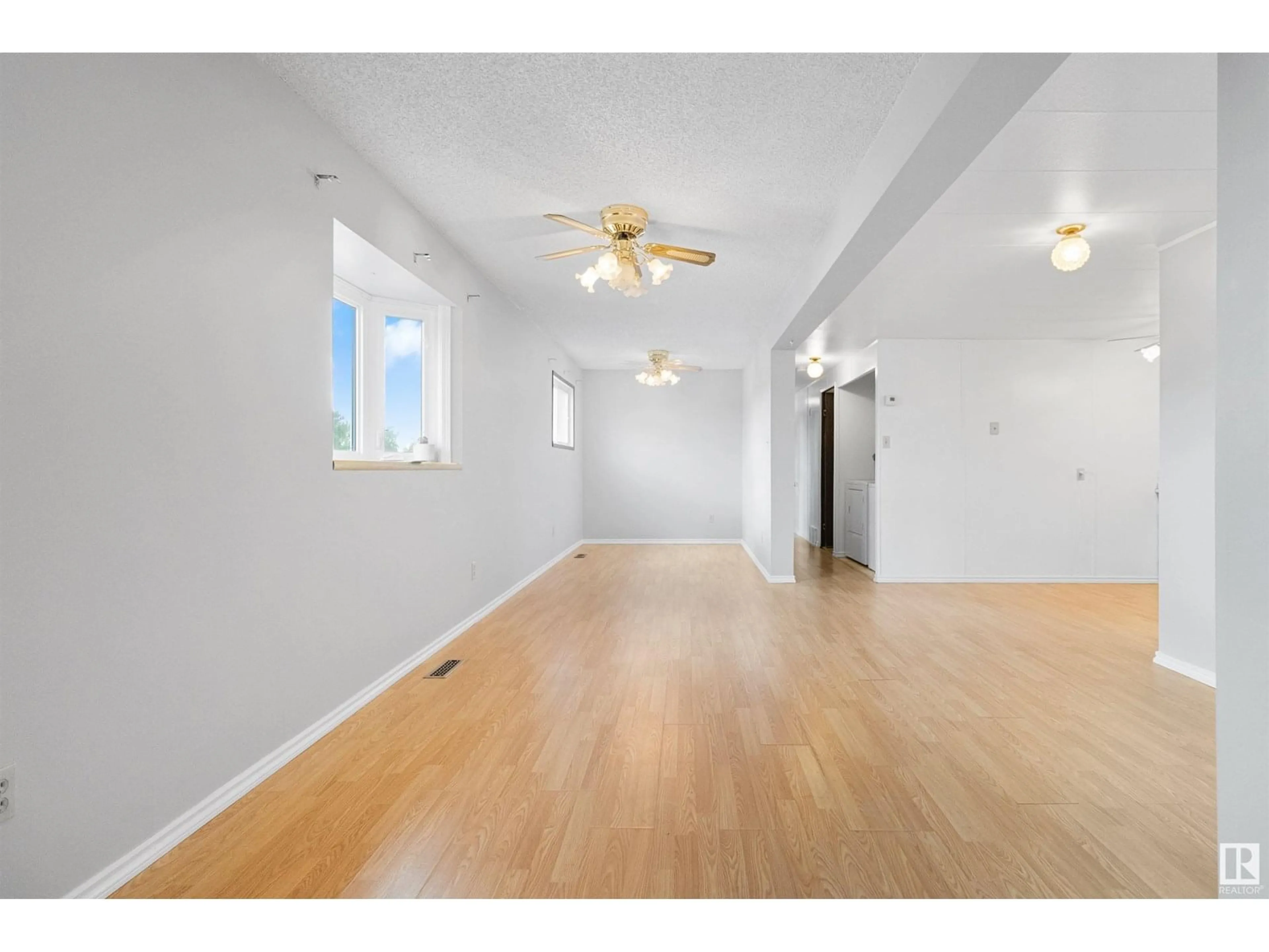 A pic of a room for 243 LEE RIDGE RD, Edmonton Alberta T6K0N2