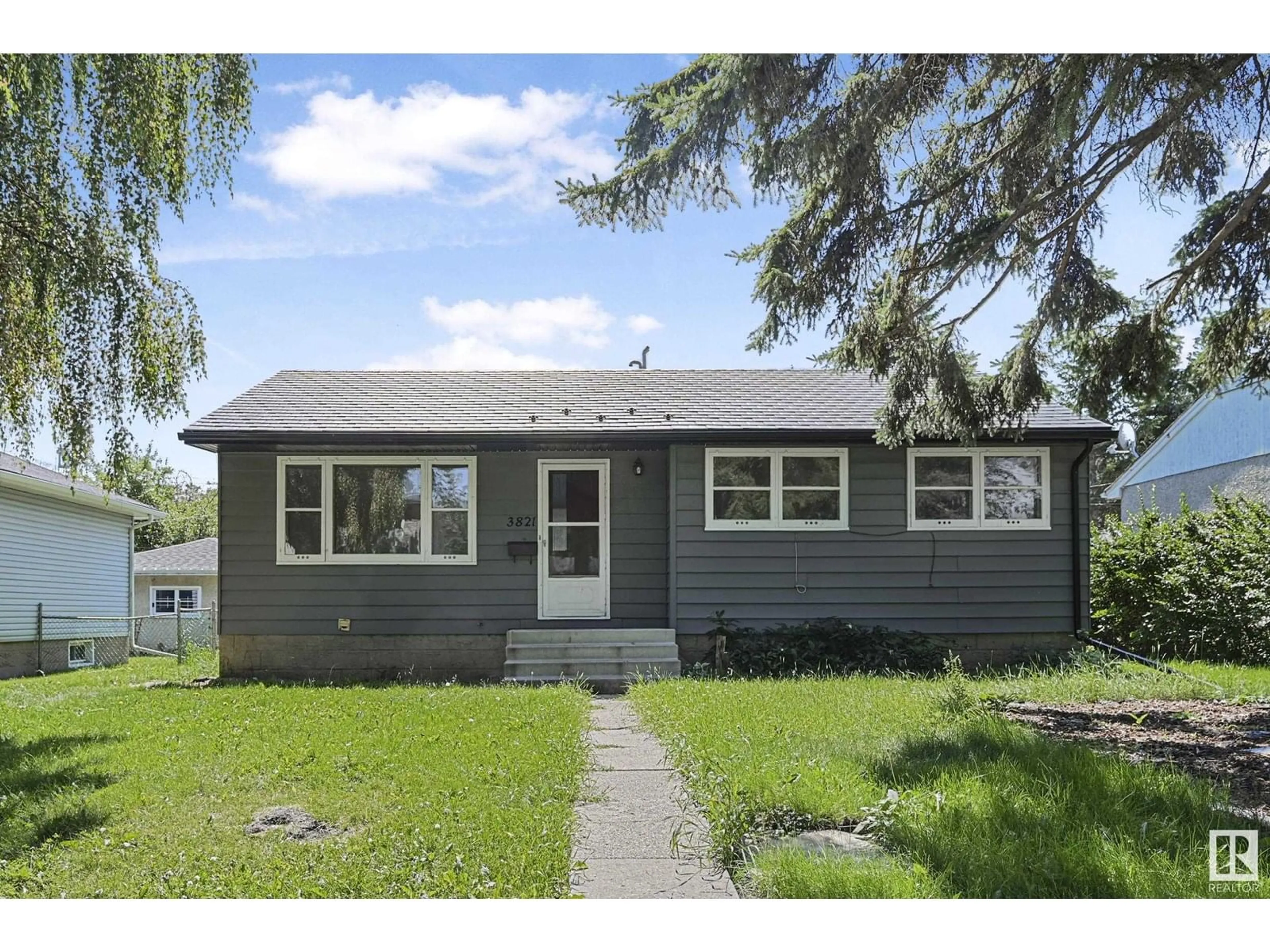Home with vinyl exterior material, street for 3821 113 AV, Edmonton Alberta T5W0P9