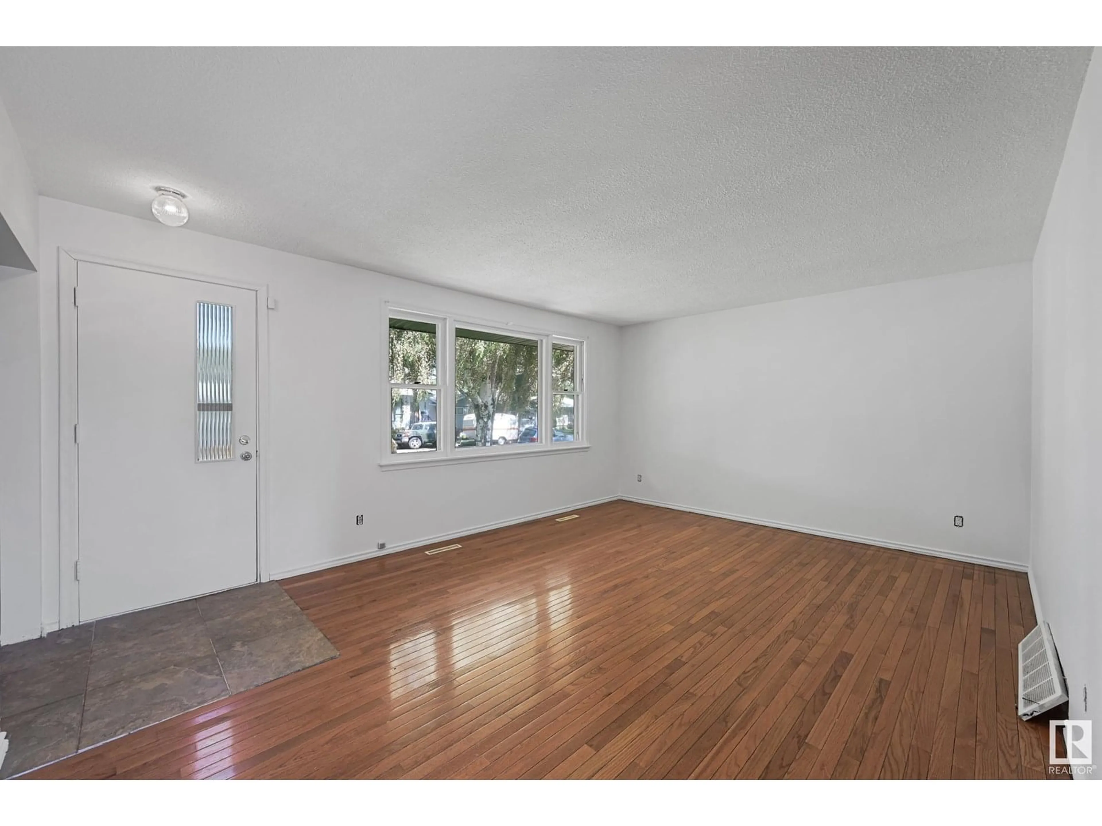 A pic of a room for 3821 113 AV, Edmonton Alberta T5W0P9