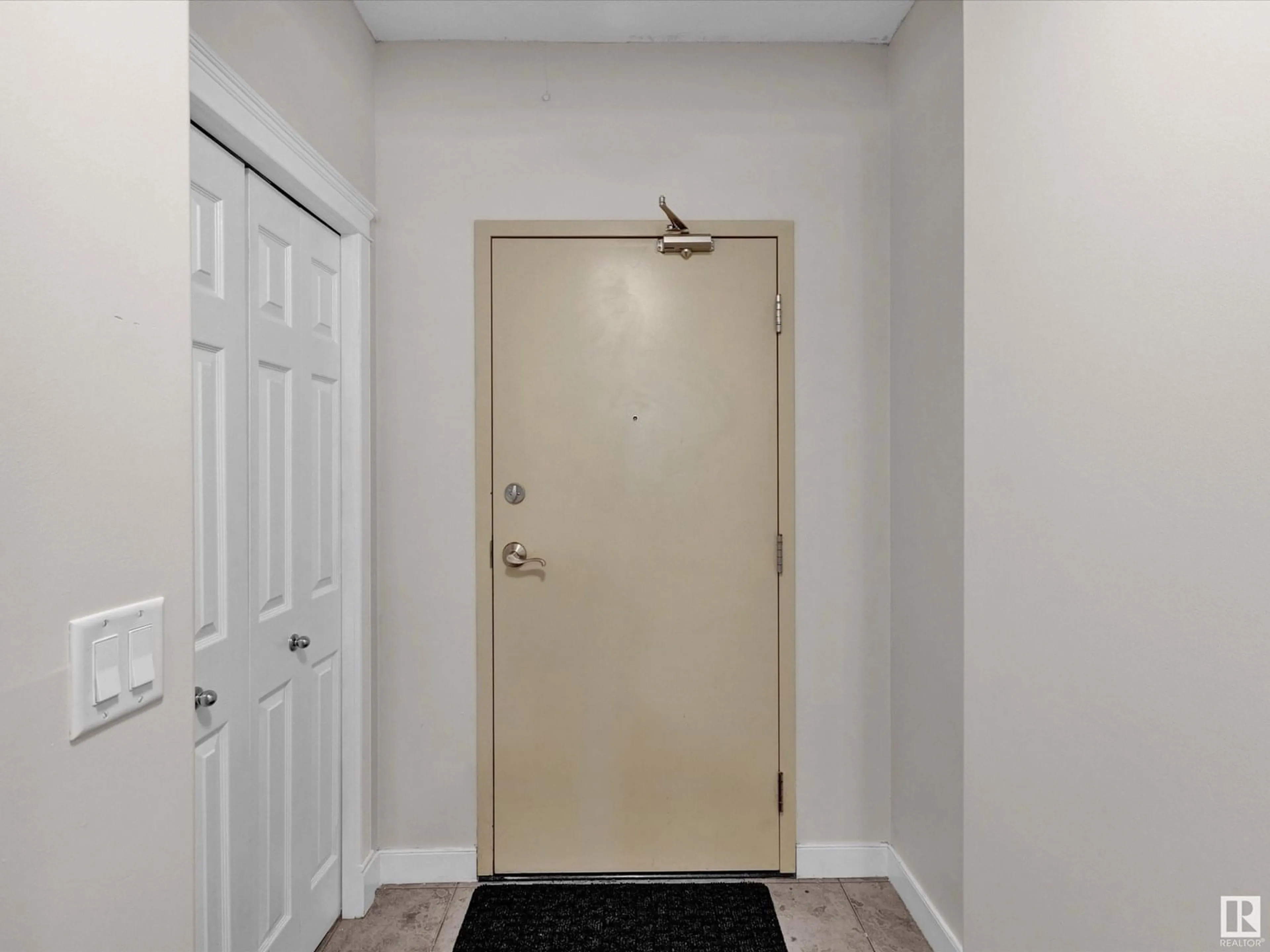 Indoor entryway for 9939 - 805 109 ST, Edmonton Alberta T5K1H6