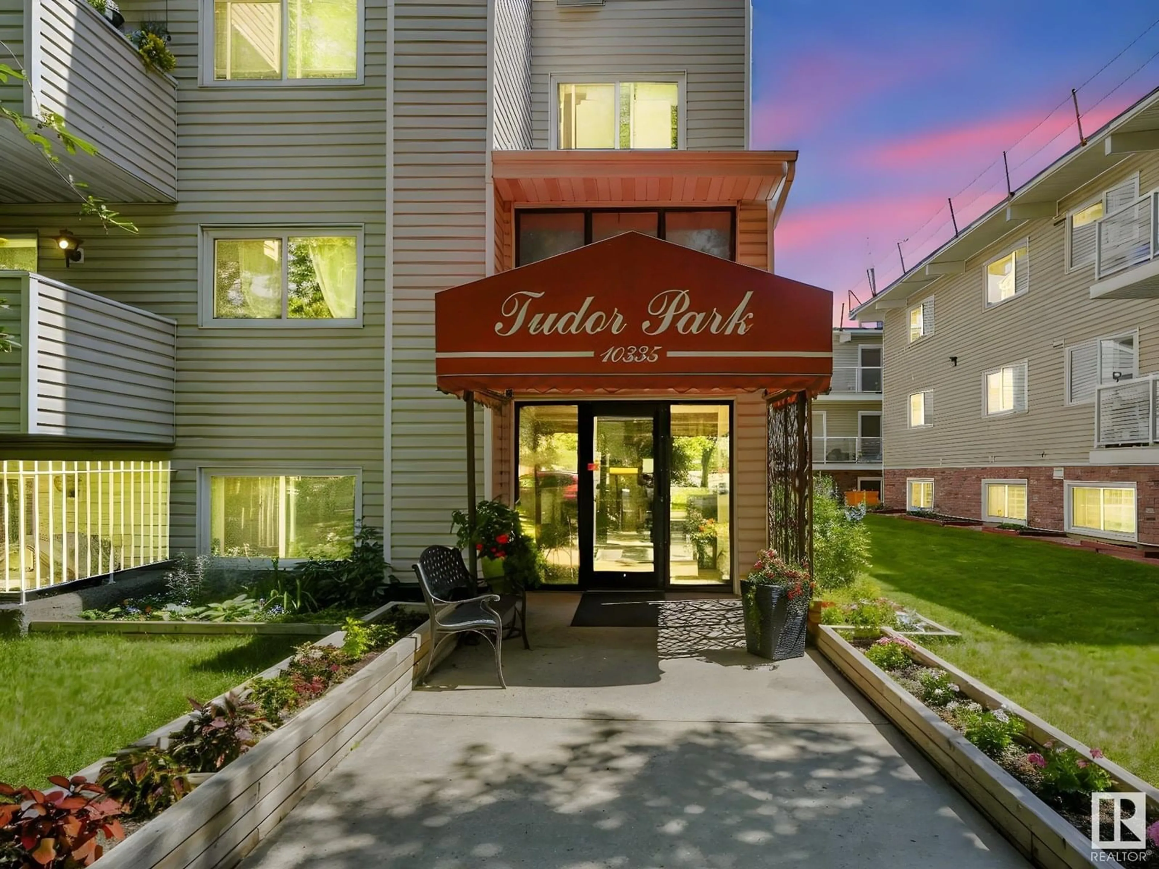 Indoor entryway for #402 - 10335 118 ST, Edmonton Alberta T5K1Y6
