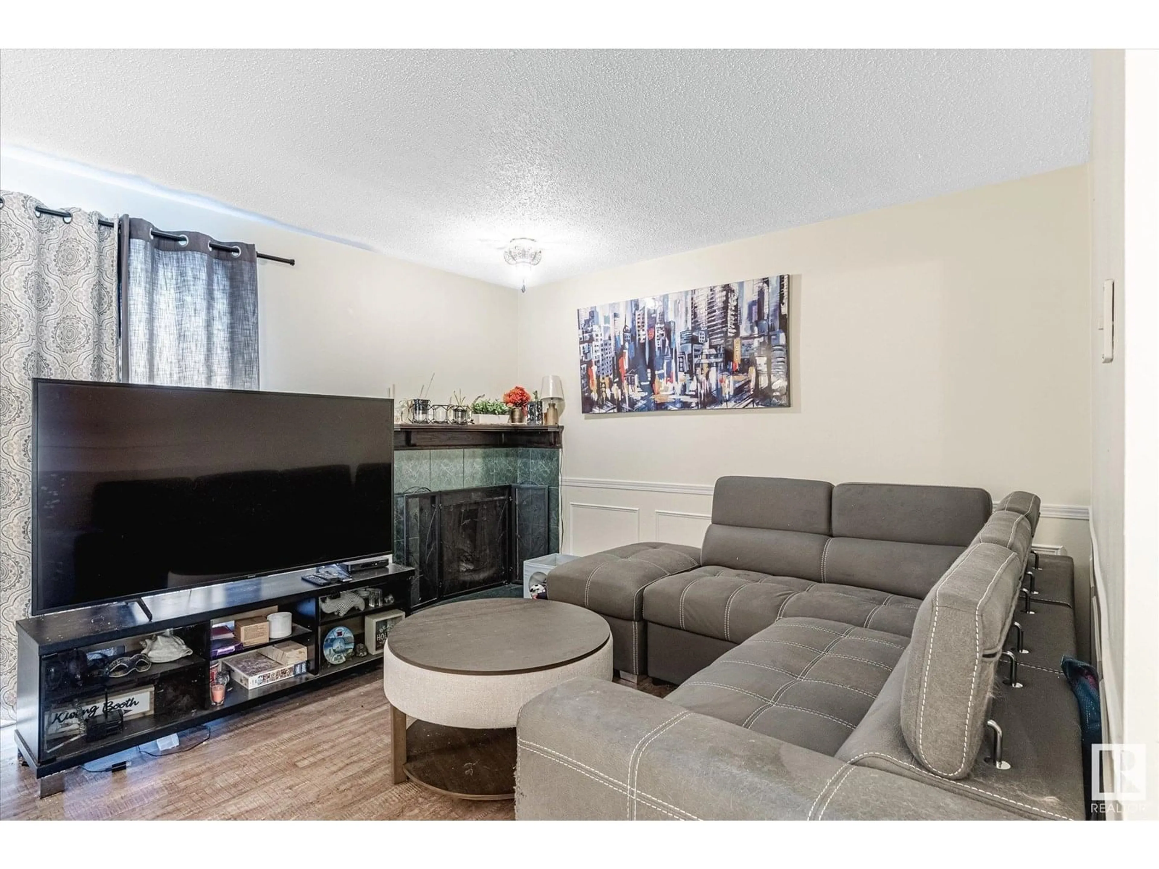 Living room with furniture, wood/laminate floor for NW - 14662 121 ST, Edmonton Alberta T5X1T8