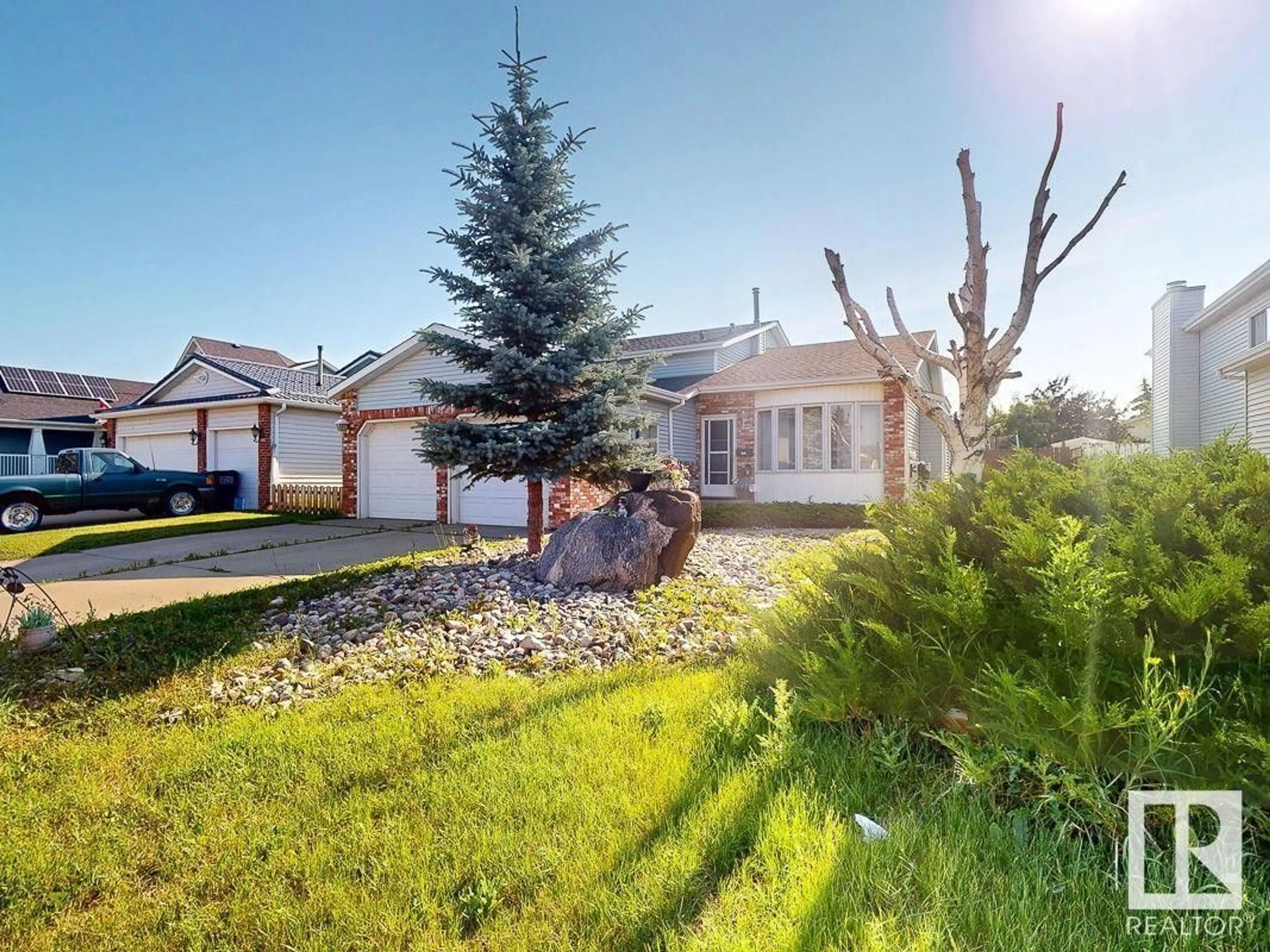 Home with vinyl exterior material, street for 9803 185 NW, Edmonton Alberta T5T3L7