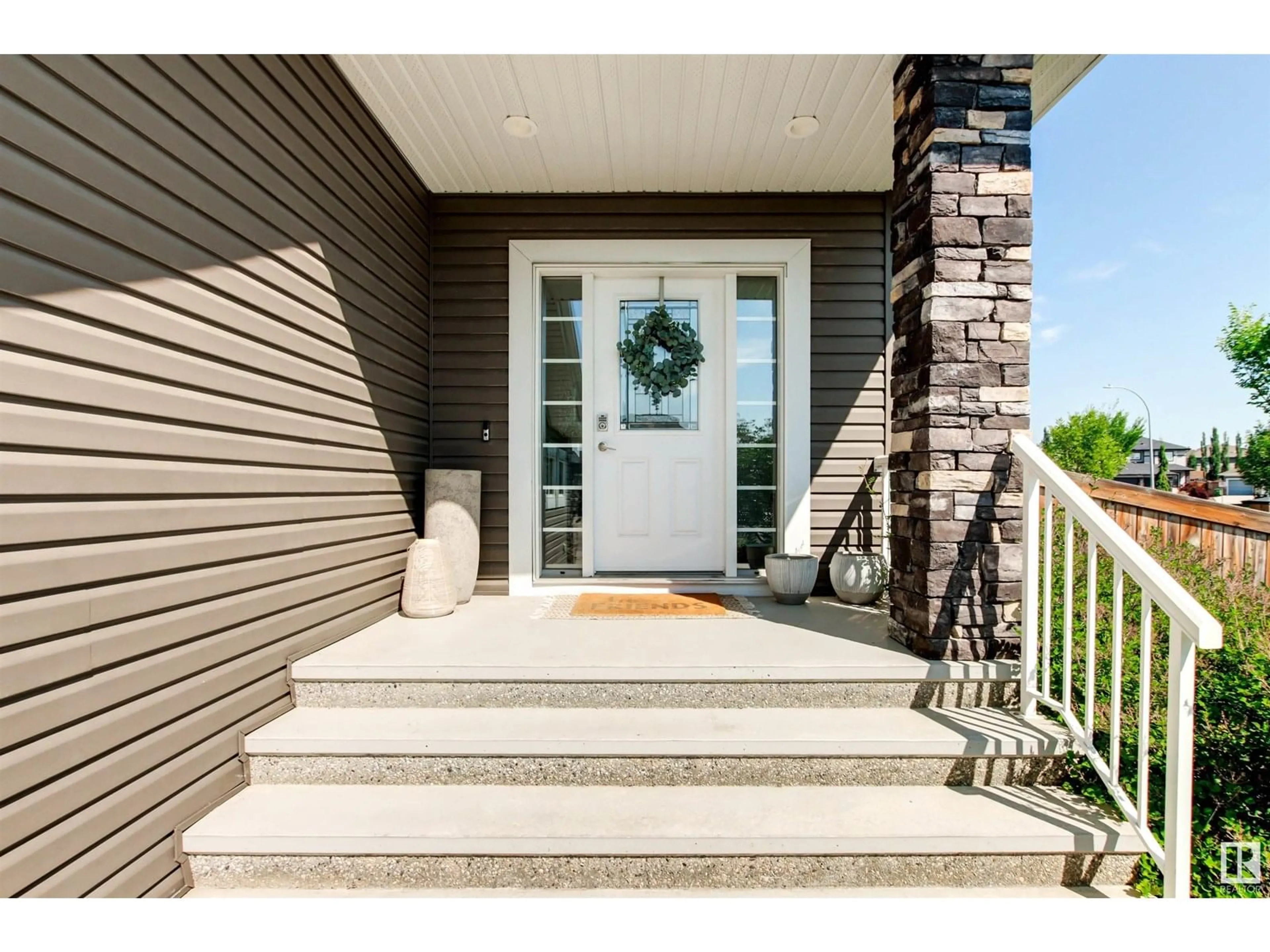 Indoor entryway for 174 NORTH RIDGE DR, St. Albert Alberta T8N4C1
