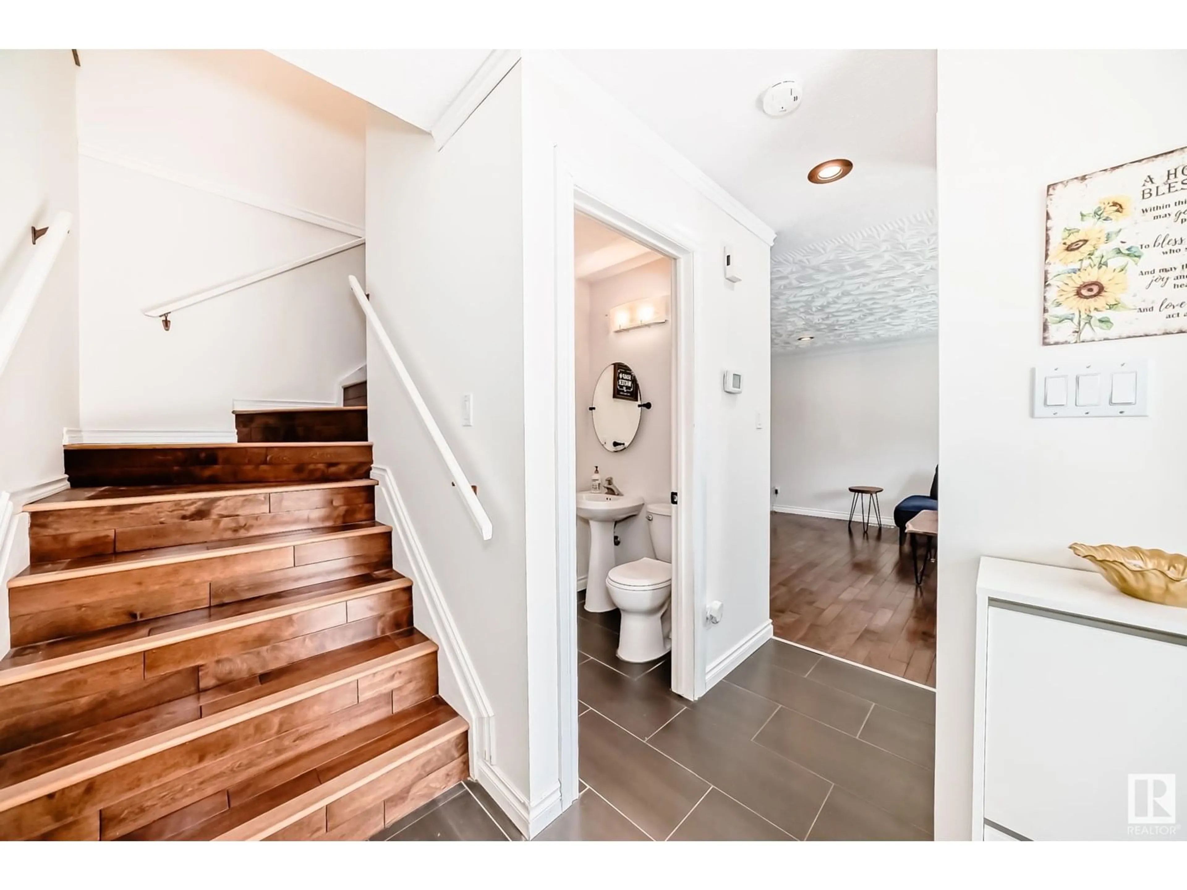Indoor entryway for 52306 - 181 RGE ROAD 212 RGE ROAD, Rural Strathcona County Alberta T8G1A9