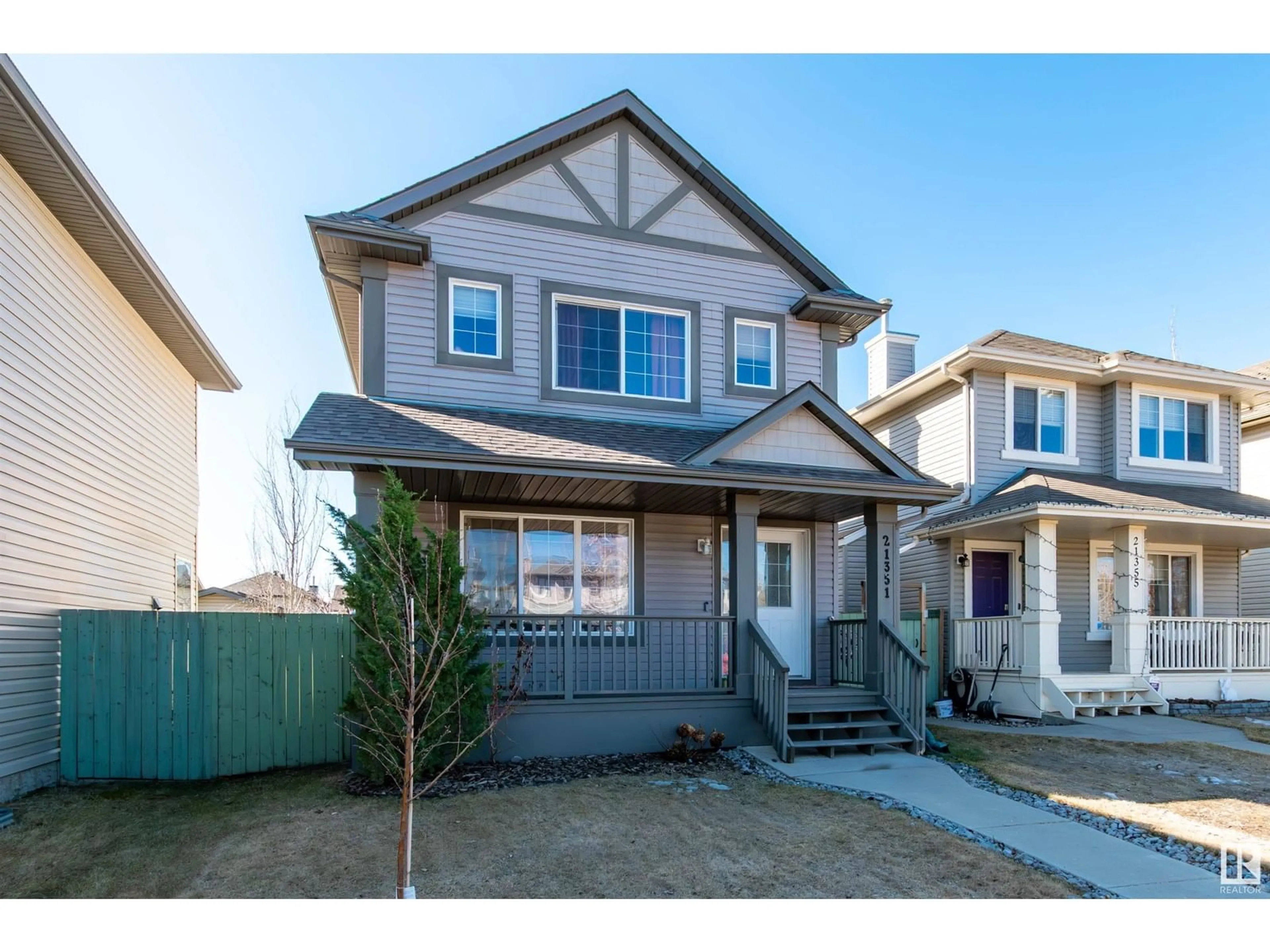 Home with vinyl exterior material, street for 21351 91 AV, Edmonton Alberta T5T6Y9