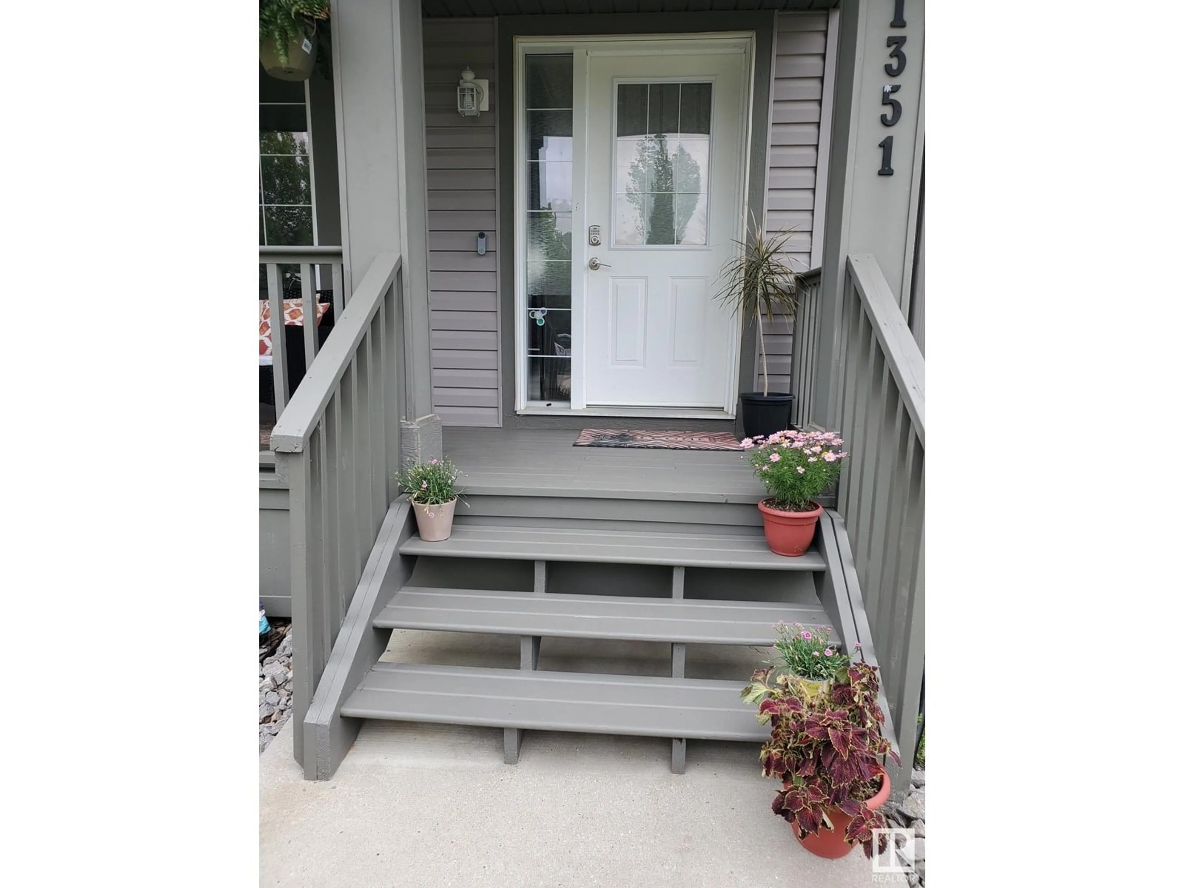 Indoor entryway for 21351 91 AV, Edmonton Alberta T5T6Y9