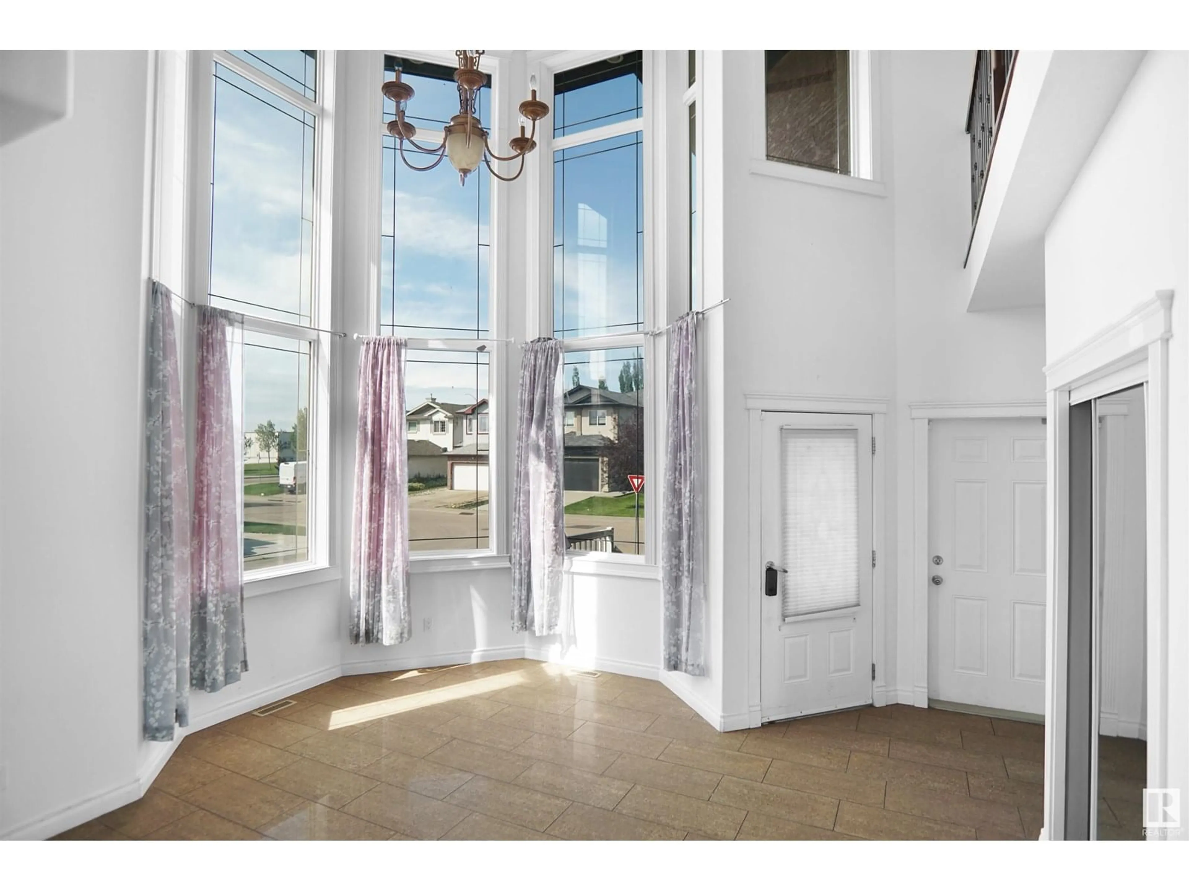 Indoor entryway for 16221 54A ST NW, Edmonton Alberta T5Y0E9