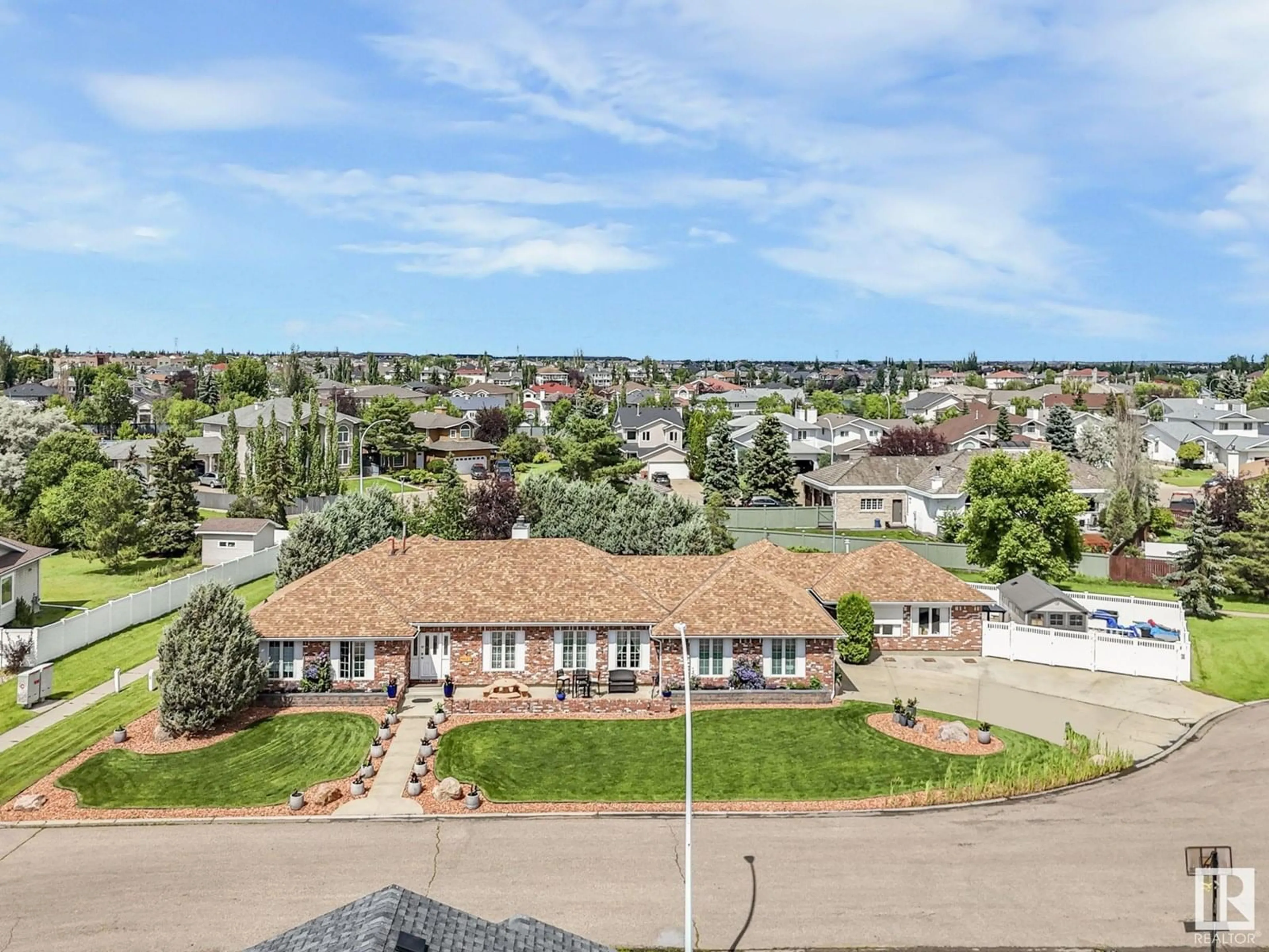 A pic from outside/outdoor area/front of a property/back of a property/a pic from drone, unknown for 5612 152A AVE AV, Edmonton Alberta T5A4X7