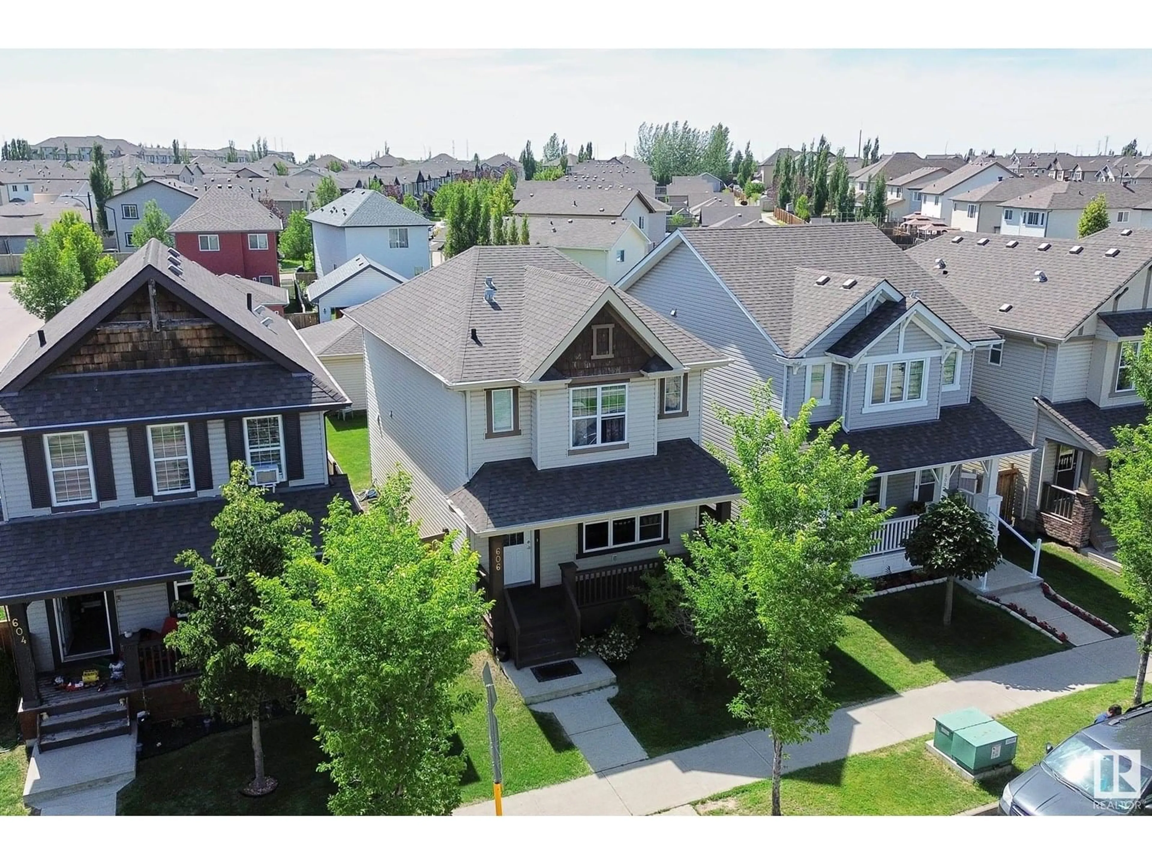 A pic from outside/outdoor area/front of a property/back of a property/a pic from drone, street for 606 TAMARACK RD, Edmonton Alberta T6T0M8