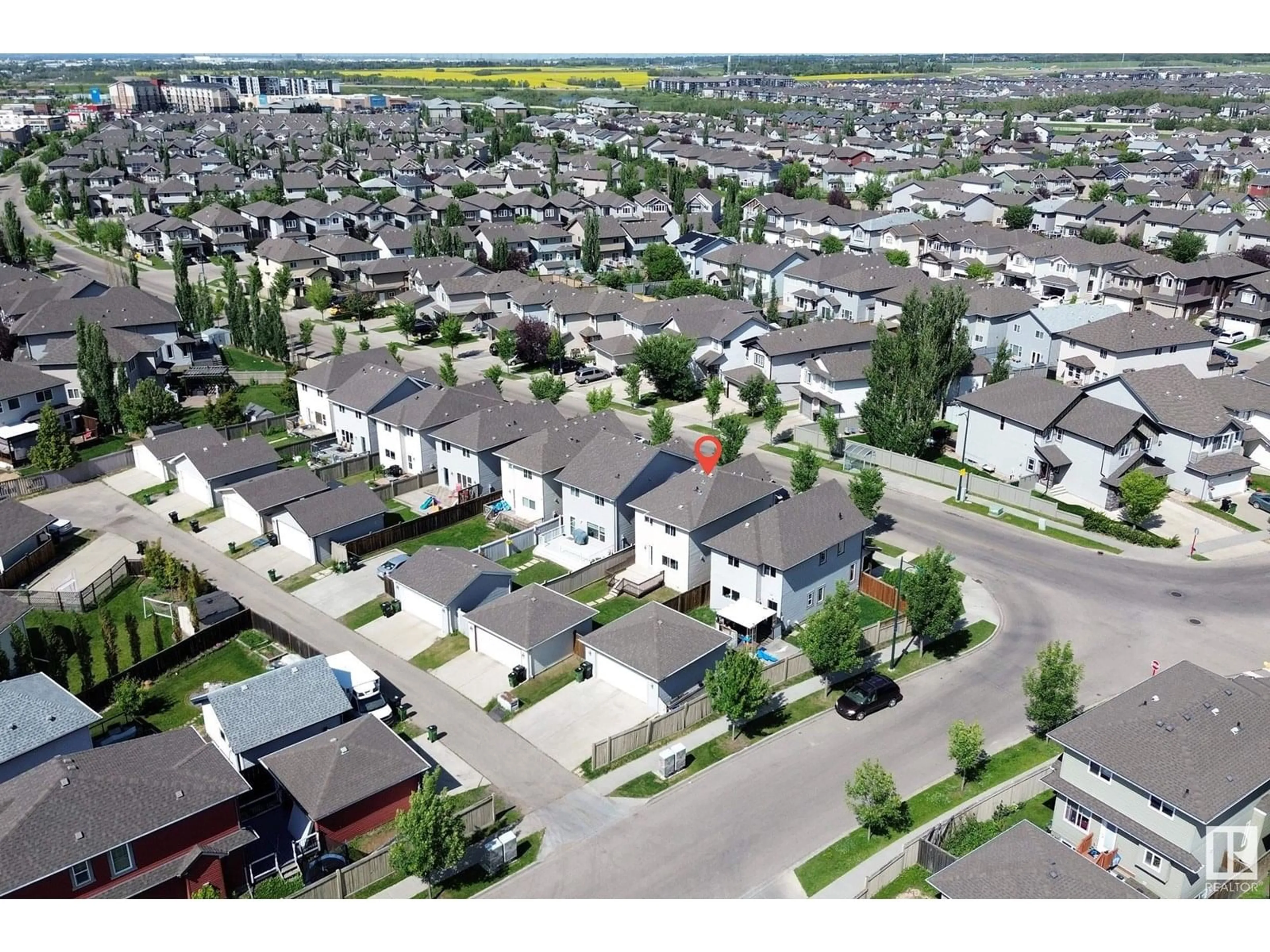 A pic from outside/outdoor area/front of a property/back of a property/a pic from drone, street for 606 TAMARACK RD, Edmonton Alberta T6T0M8