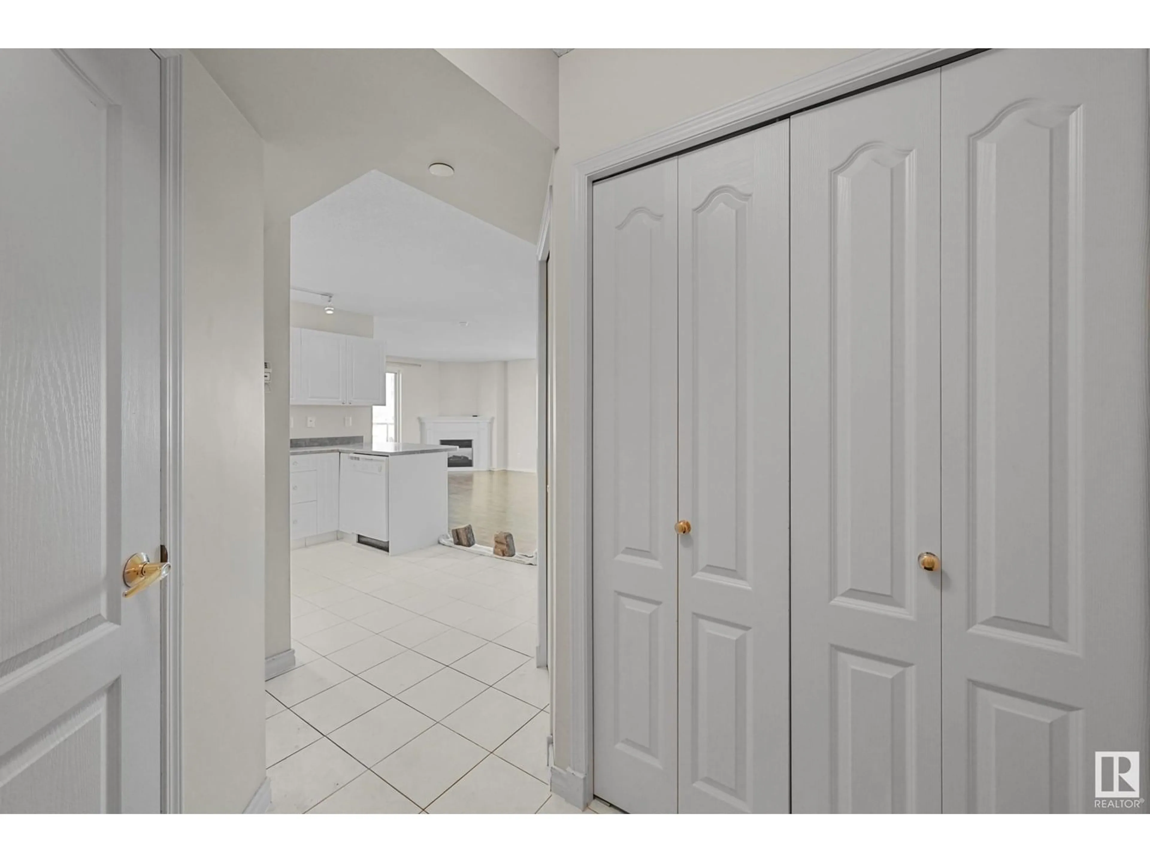 Indoor entryway for 508 - 10909 103 AV, Edmonton Alberta T5K2W9
