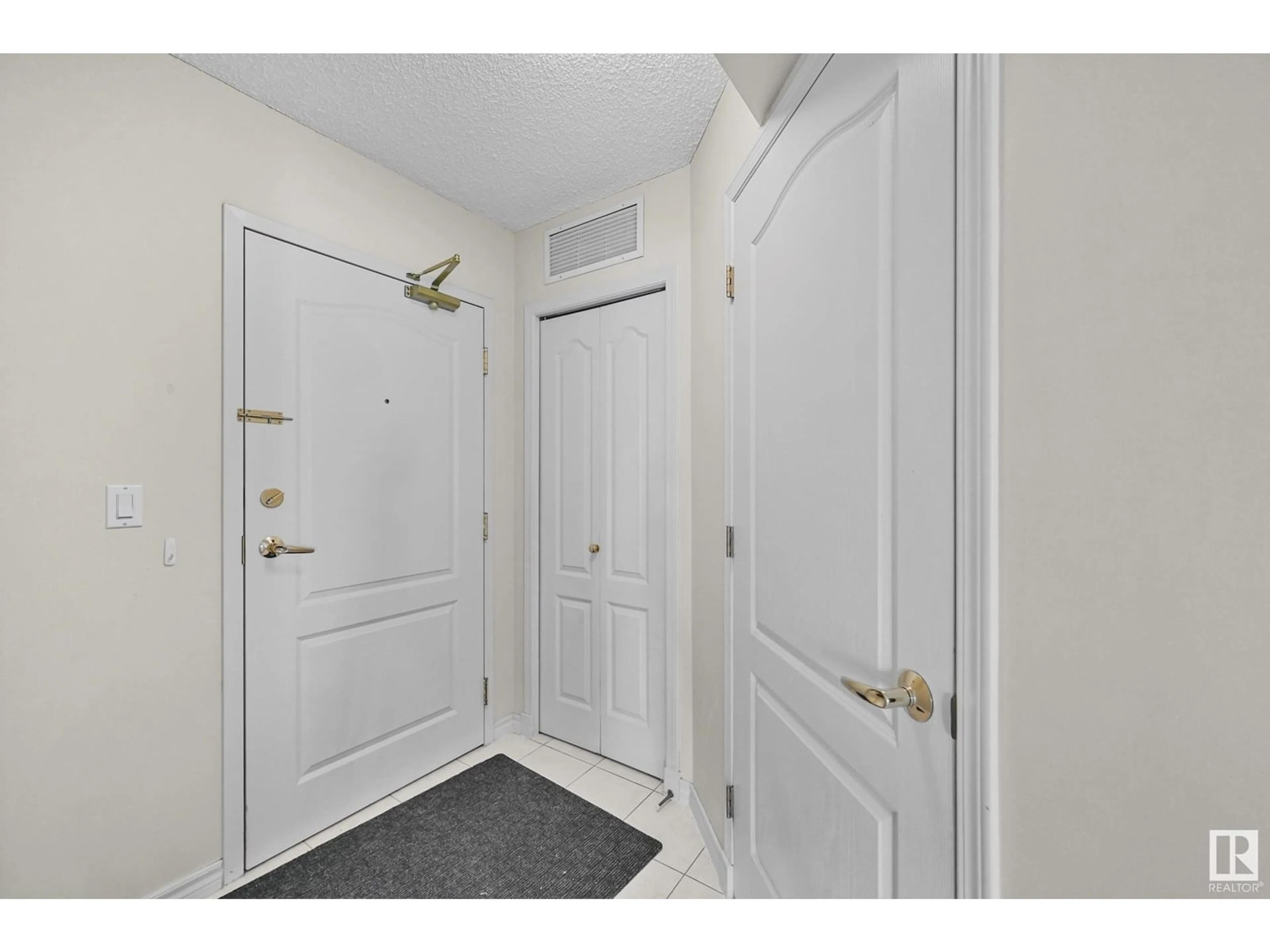 Indoor entryway for 508 - 10909 103 AV, Edmonton Alberta T5K2W9