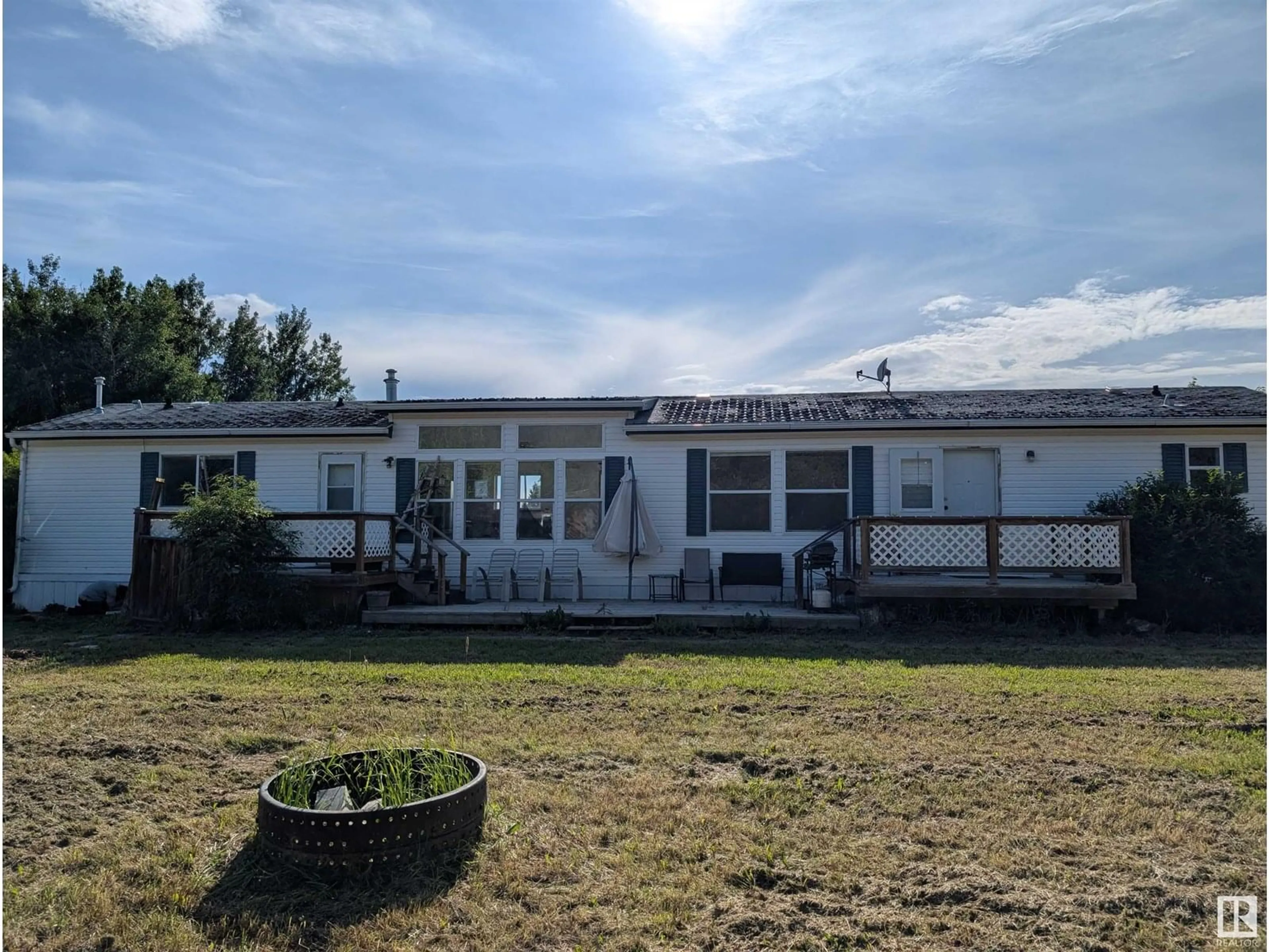 A pic from outside/outdoor area/front of a property/back of a property/a pic from drone, unknown for 5008 49 AV, Pickardville Alberta T0G1W0