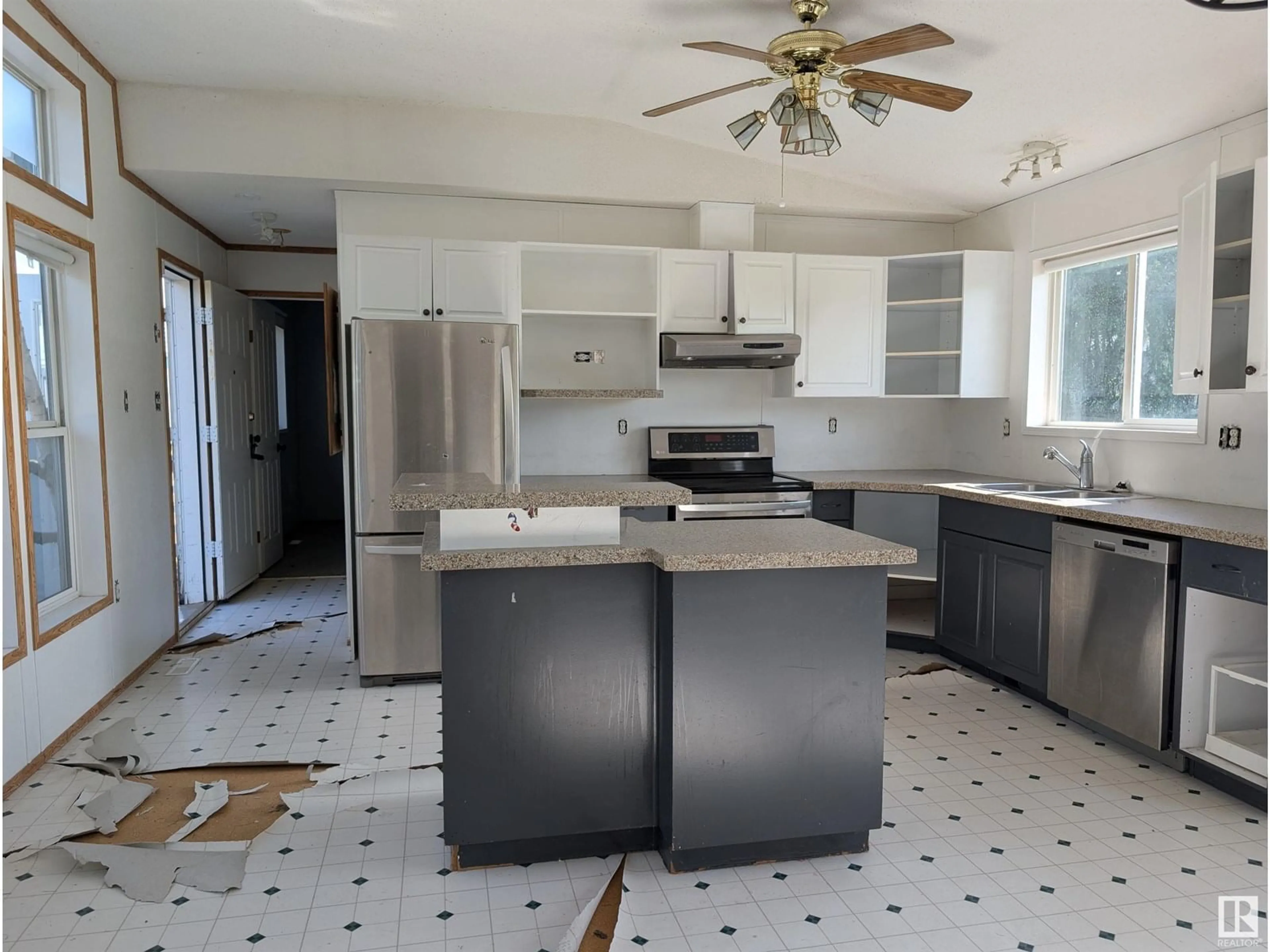 Open concept kitchen, ceramic/tile floor for 5008 49 AV, Pickardville Alberta T0G1W0