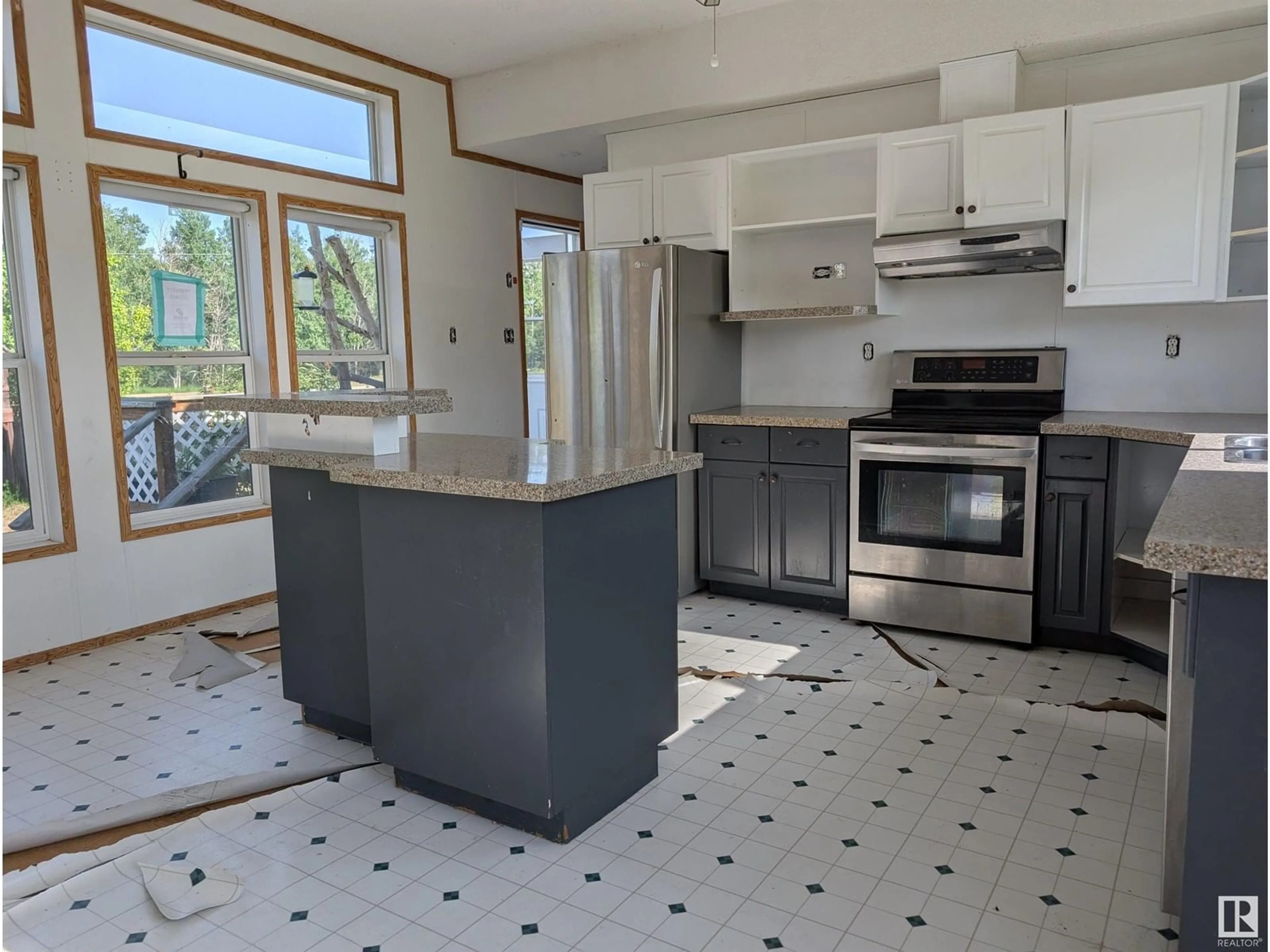 Open concept kitchen, ceramic/tile floor for 5008 49 AV, Pickardville Alberta T0G1W0