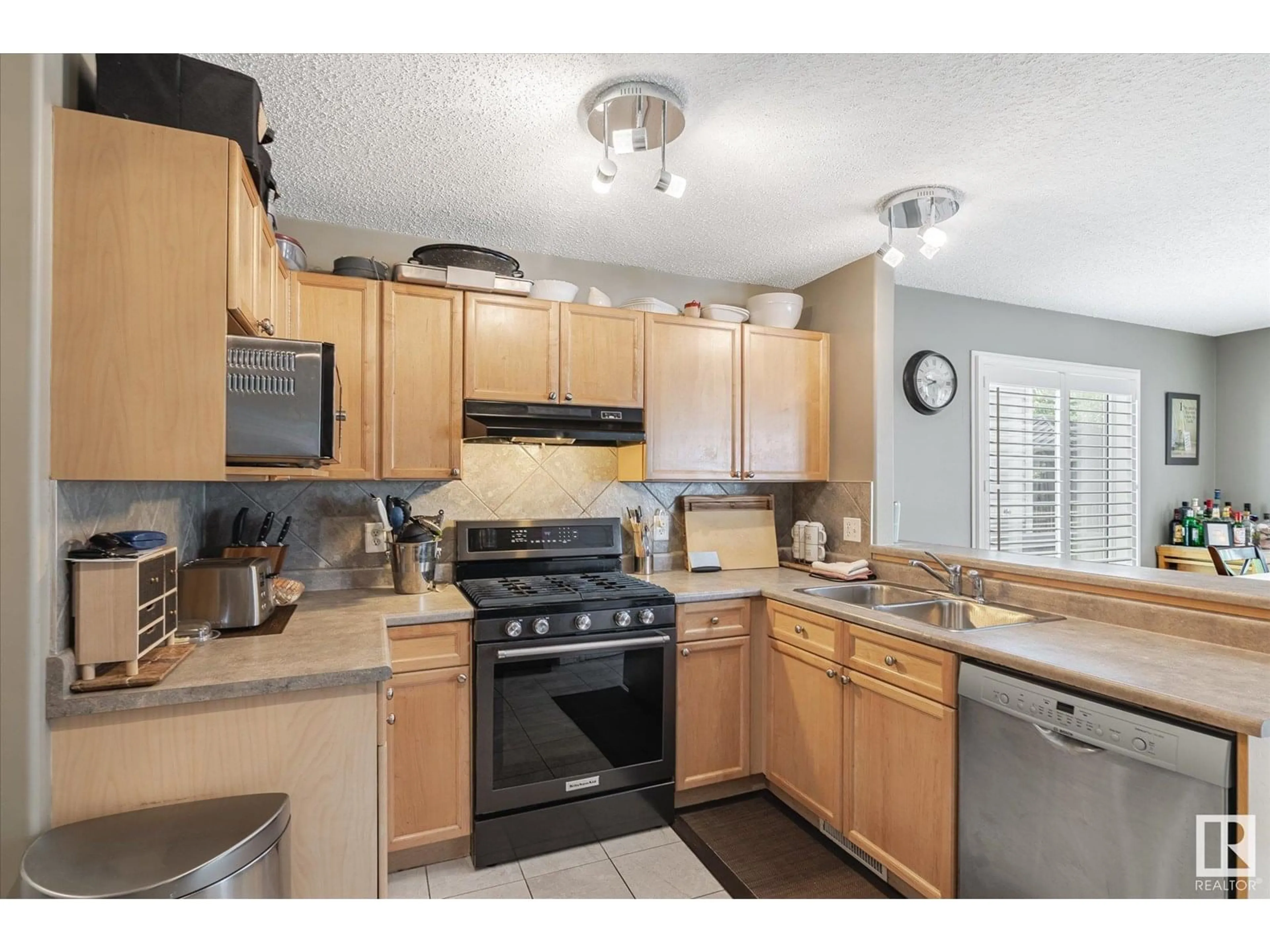 Standard kitchen, unknown for 13 ENGLISH WY, St. Albert Alberta T8N7G6