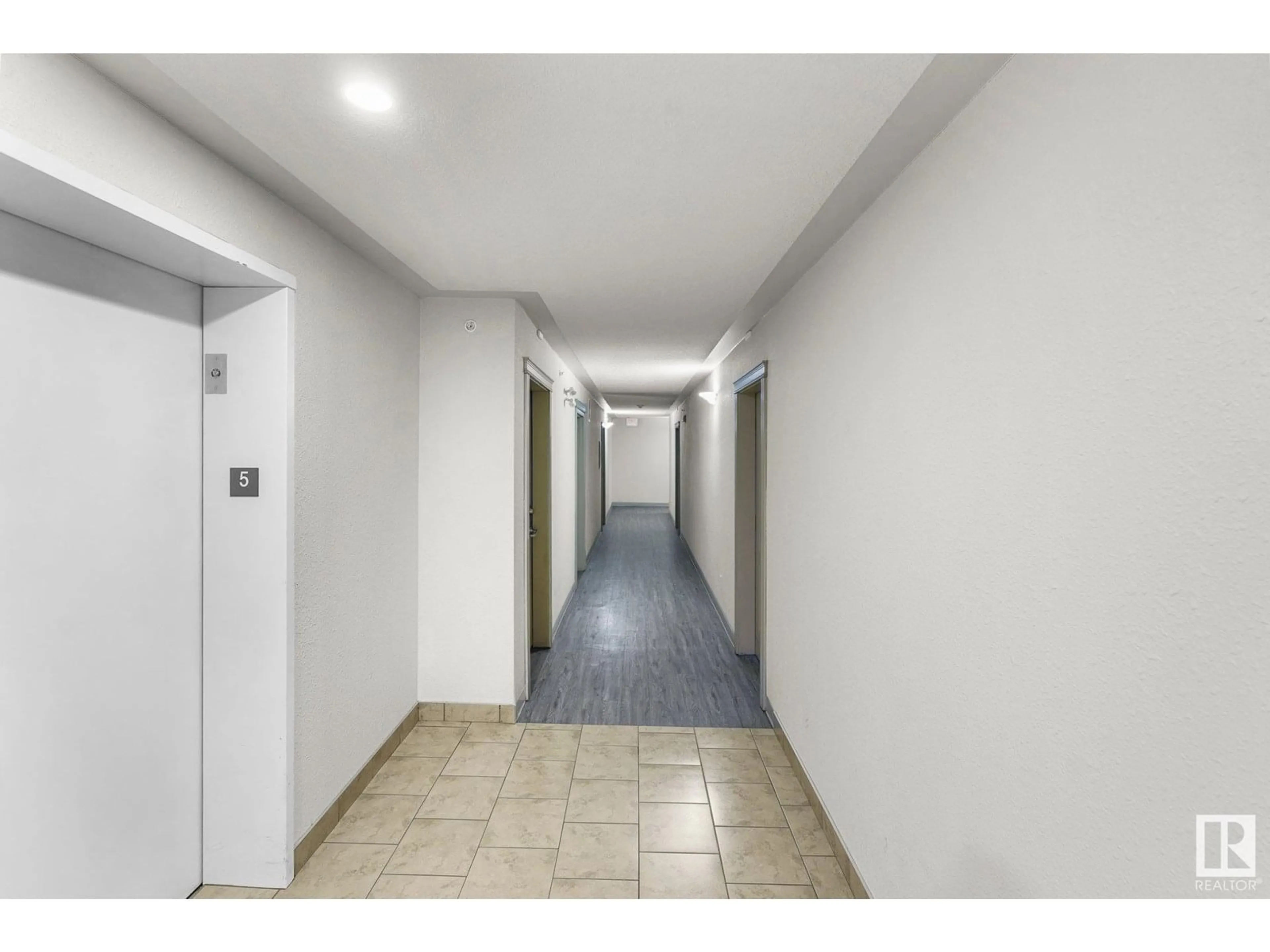 Indoor foyer for #502 - 7511 171 ST, Edmonton Alberta T5S1E7