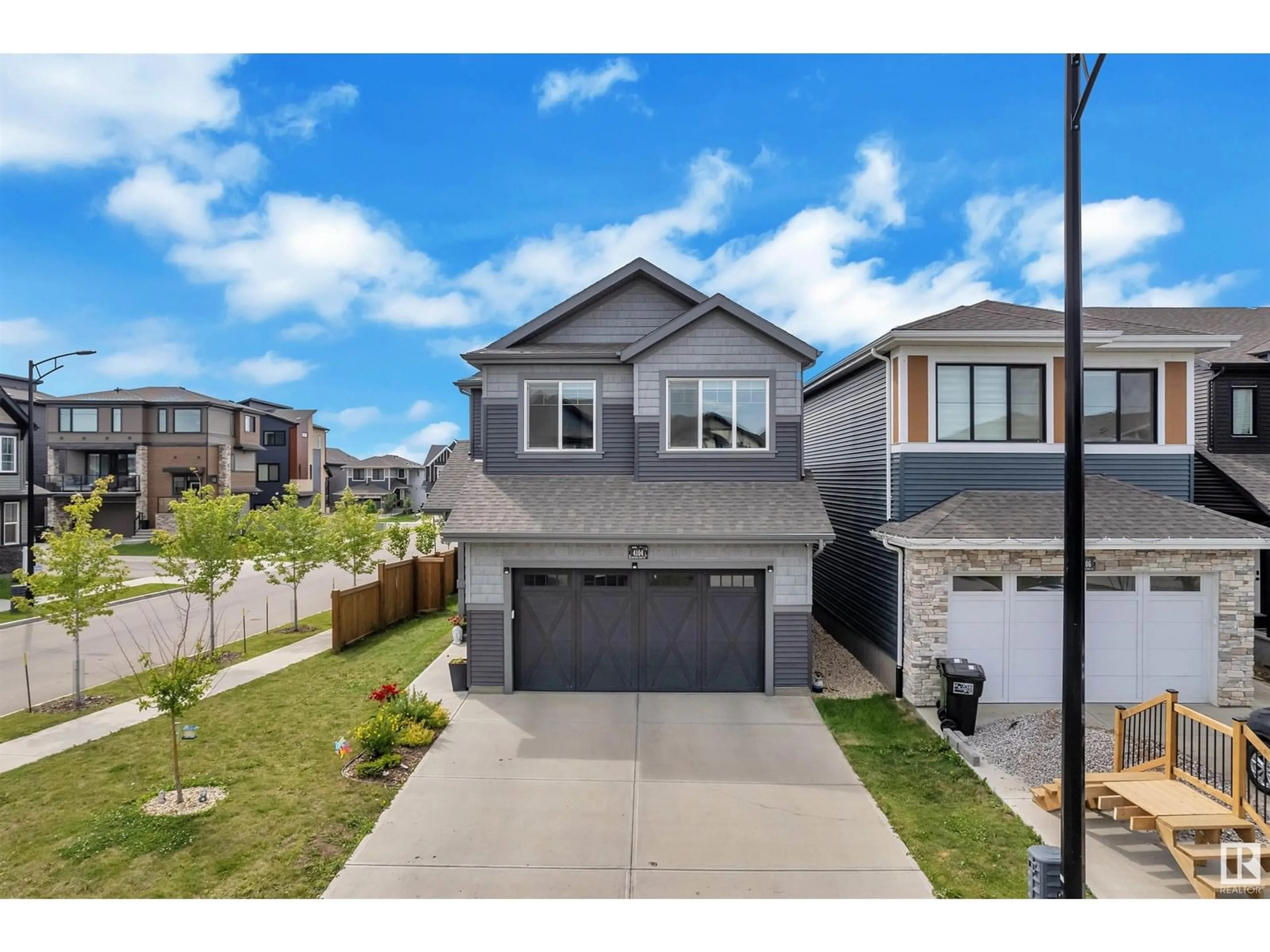 A pic from outside/outdoor area/front of a property/back of a property/a pic from drone, street for 4104 HAWTHORN CO, Edmonton Alberta T6X2Y8