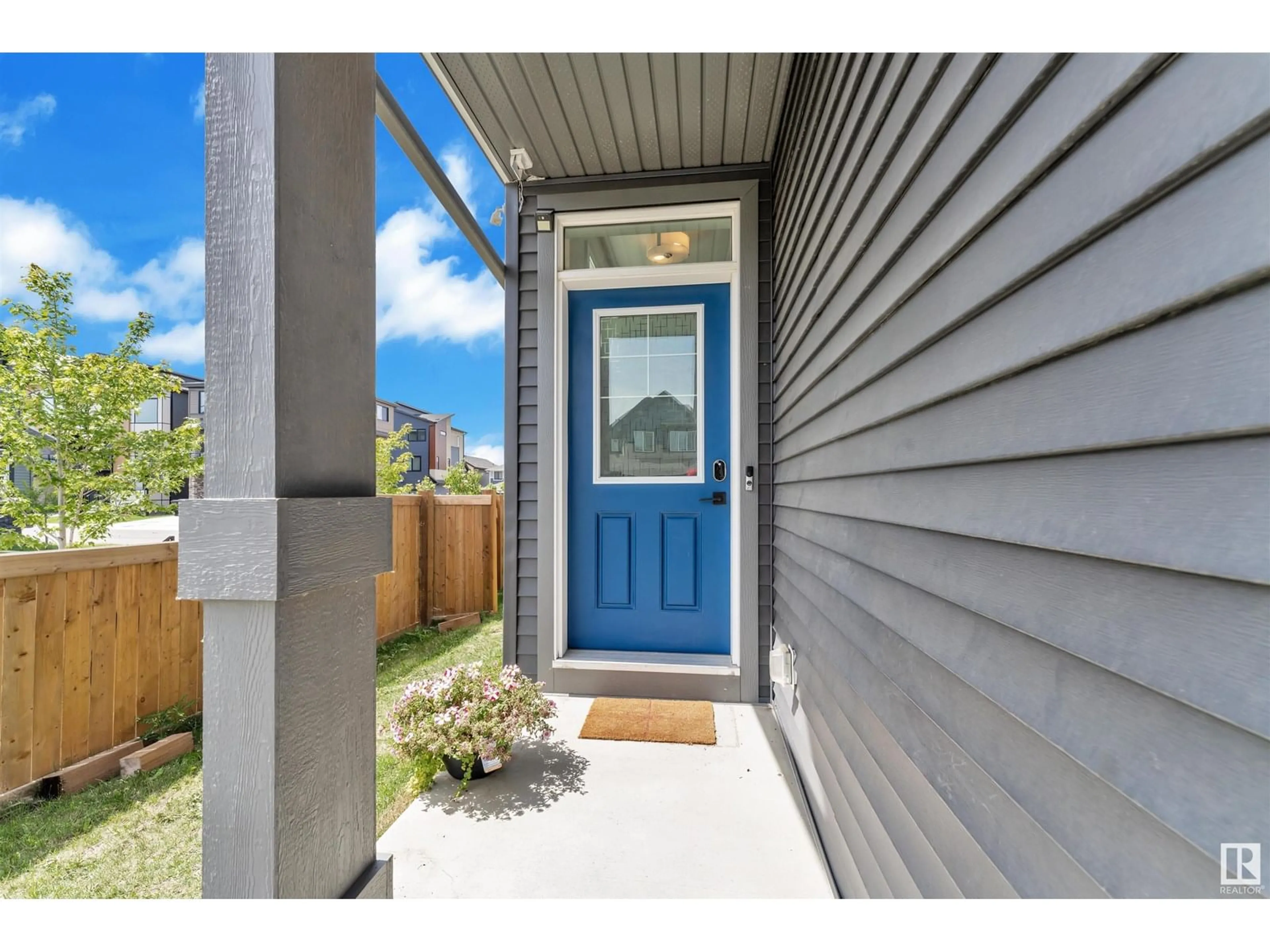 Indoor entryway for 4104 HAWTHORN CO, Edmonton Alberta T6X2Y8