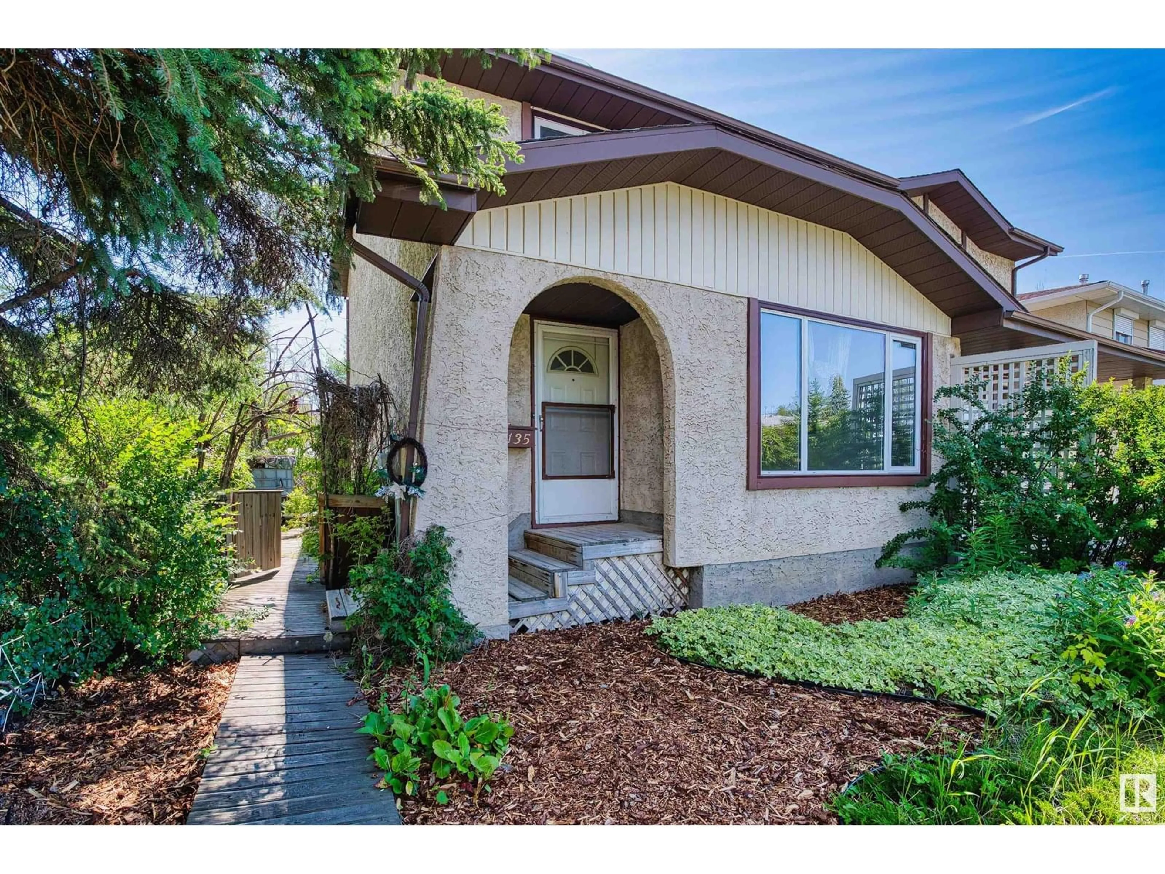 Unknown for 11135 26 AV, Edmonton Alberta T6J5M7