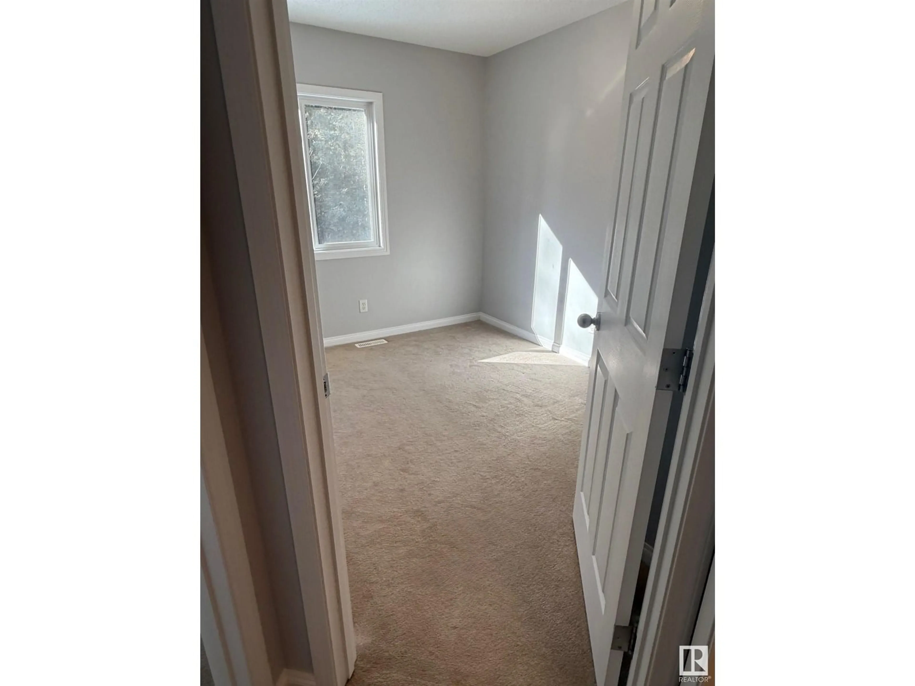 A pic of a room for 10 624 41 ST, Edson Alberta T7E1A2