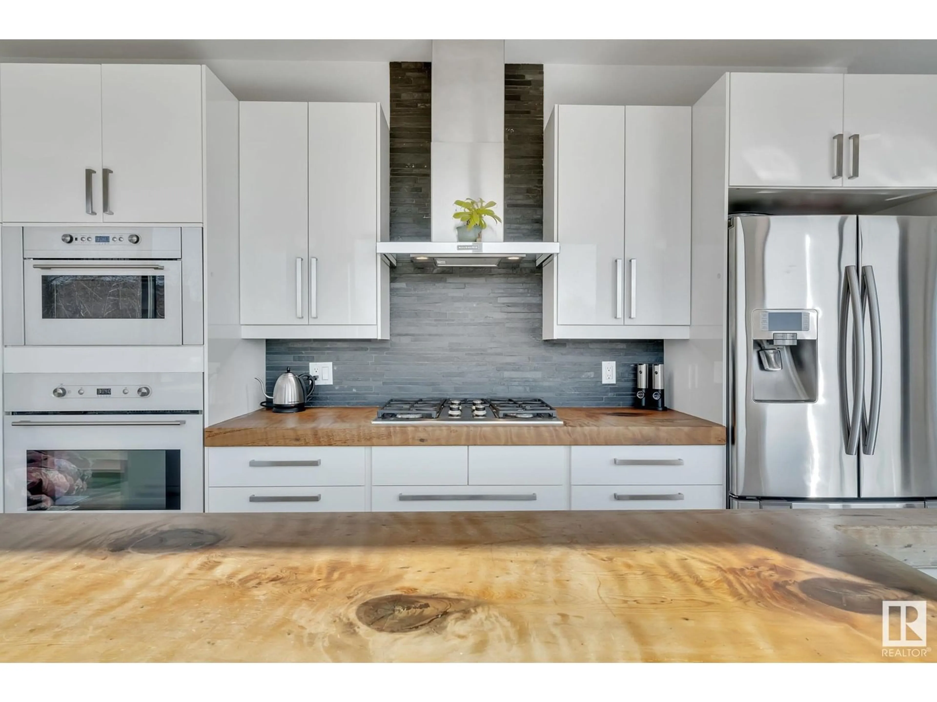 Contemporary kitchen, unknown for 9457 100A AV, Edmonton Alberta T5H0A6