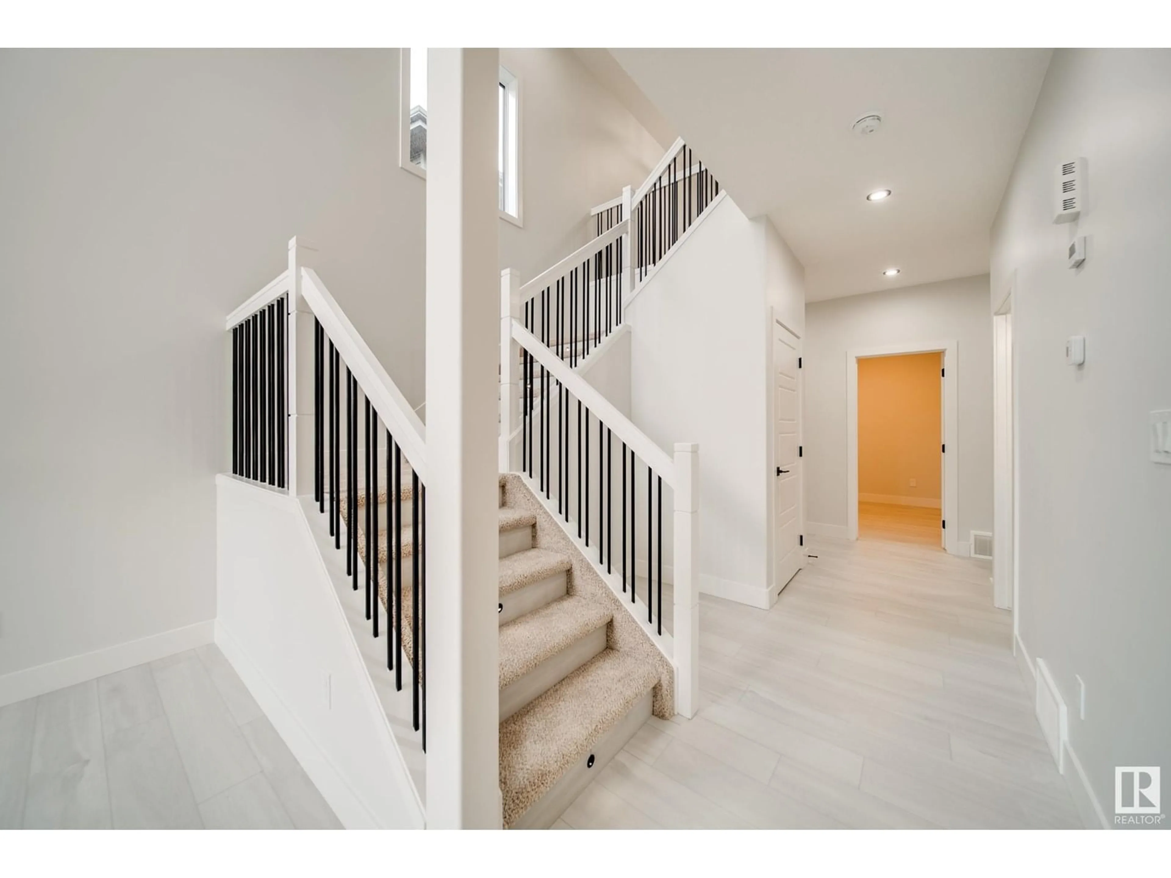Indoor foyer for 8811 183 AV, Edmonton Alberta T5Z0S8