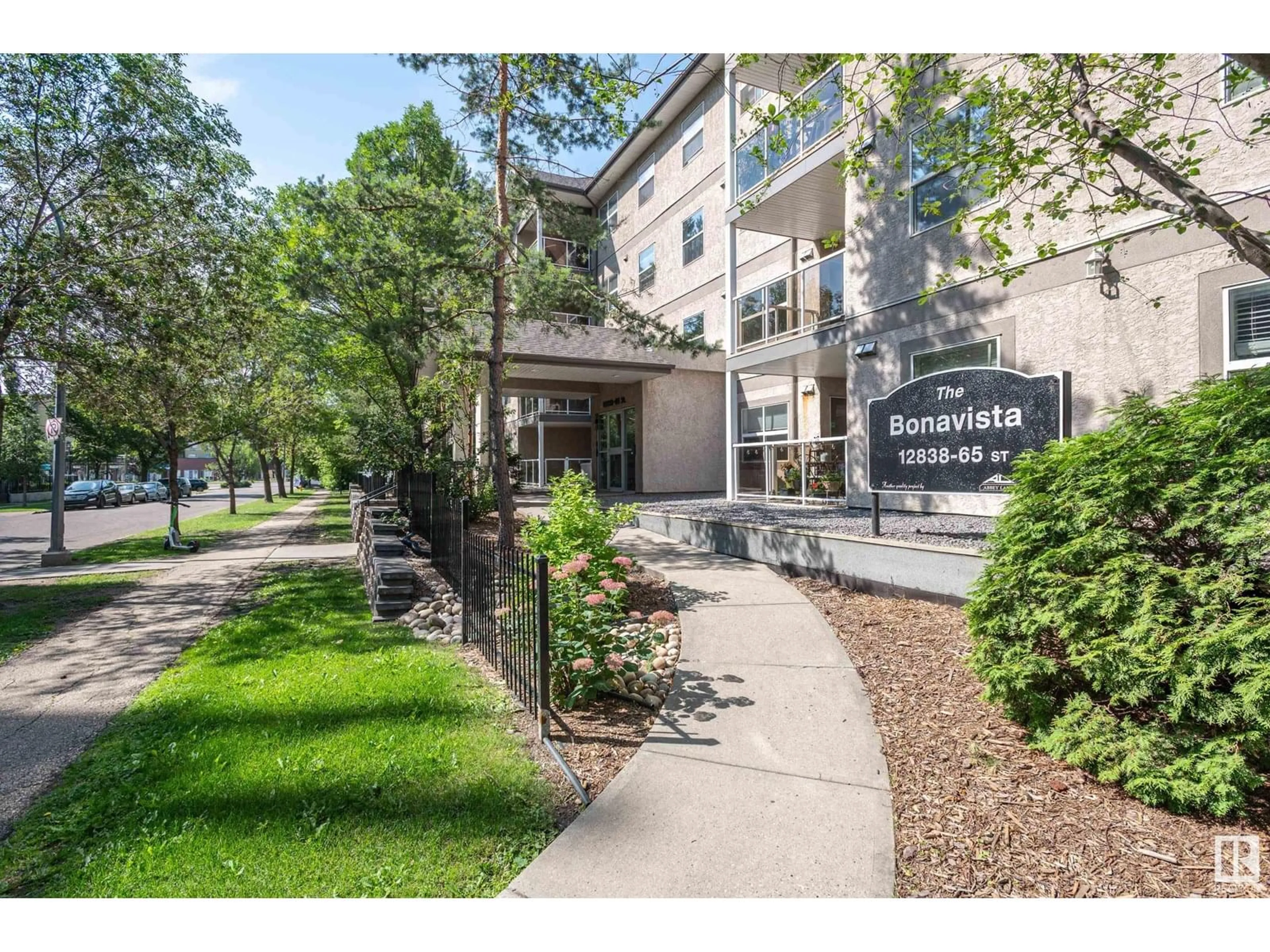 Indoor foyer for #301 - 12838 65 ST, Edmonton Alberta T5A5H3