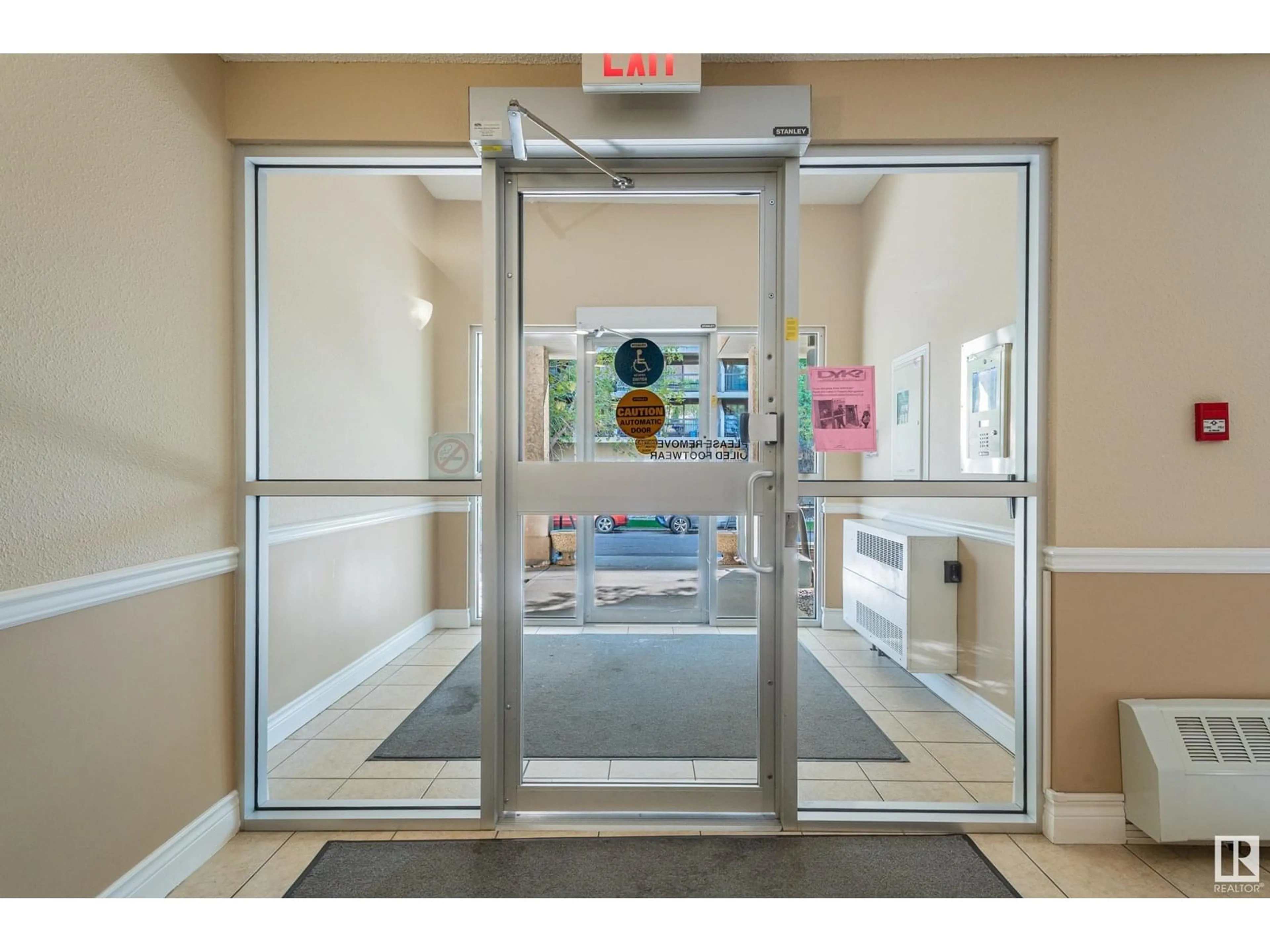 Indoor foyer for #301 - 12838 65 ST, Edmonton Alberta T5A5H3