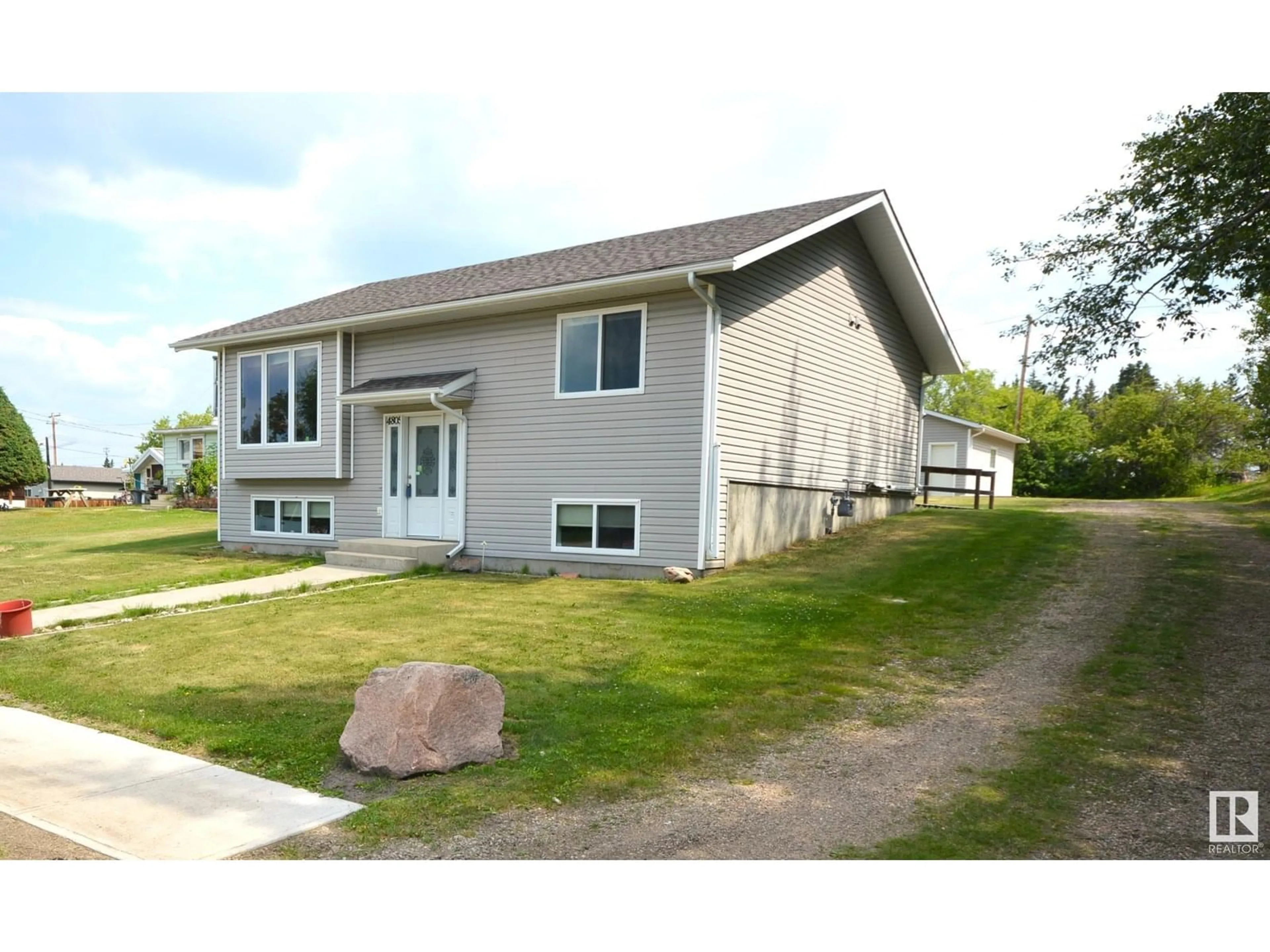 Home with vinyl exterior material, unknown for 4805 53 ST, Glendon Alberta T0A1P0