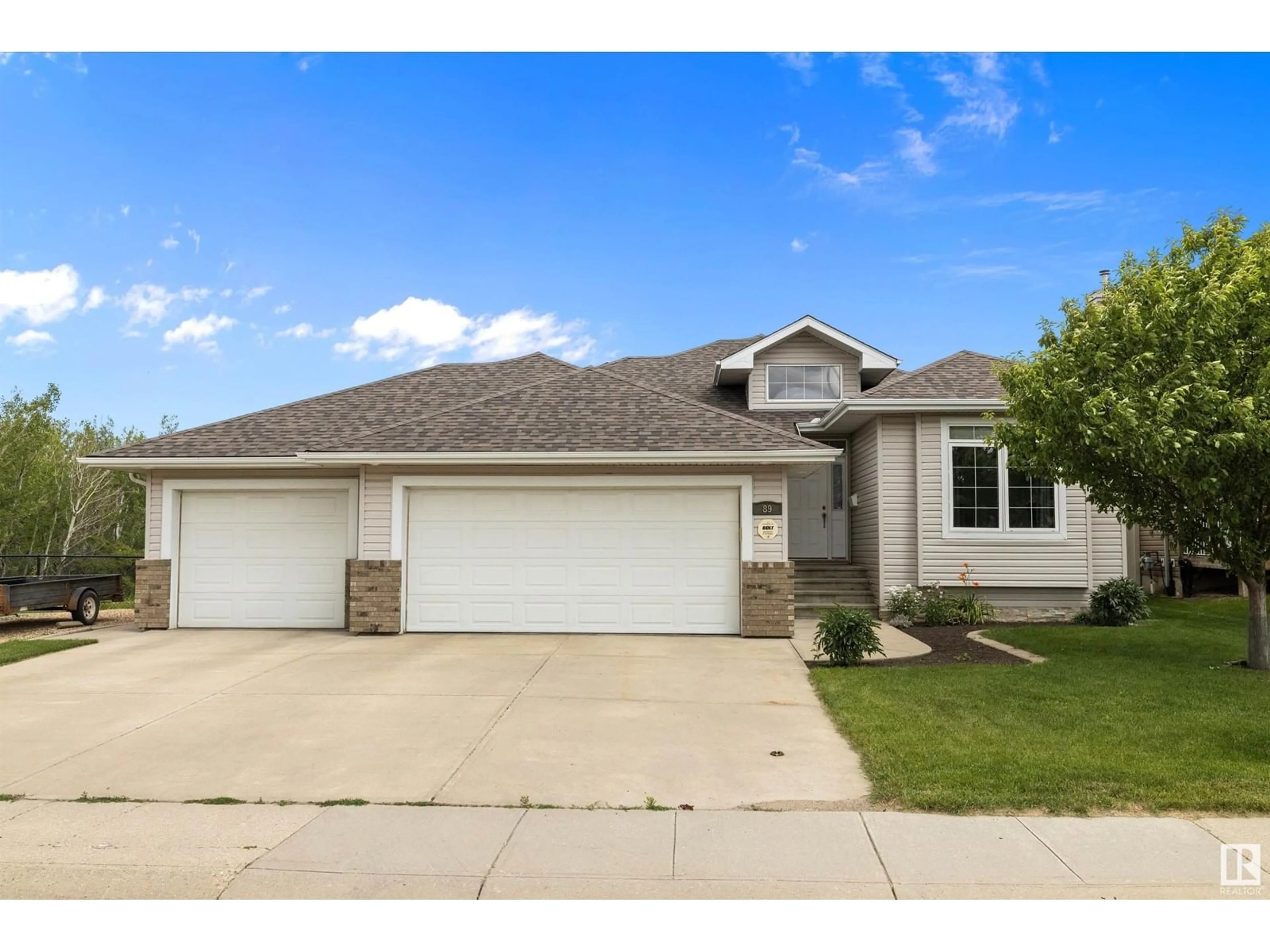 Home with vinyl exterior material, street for 89 HOMESTEAD CR, Edmonton Alberta T5A2Y1