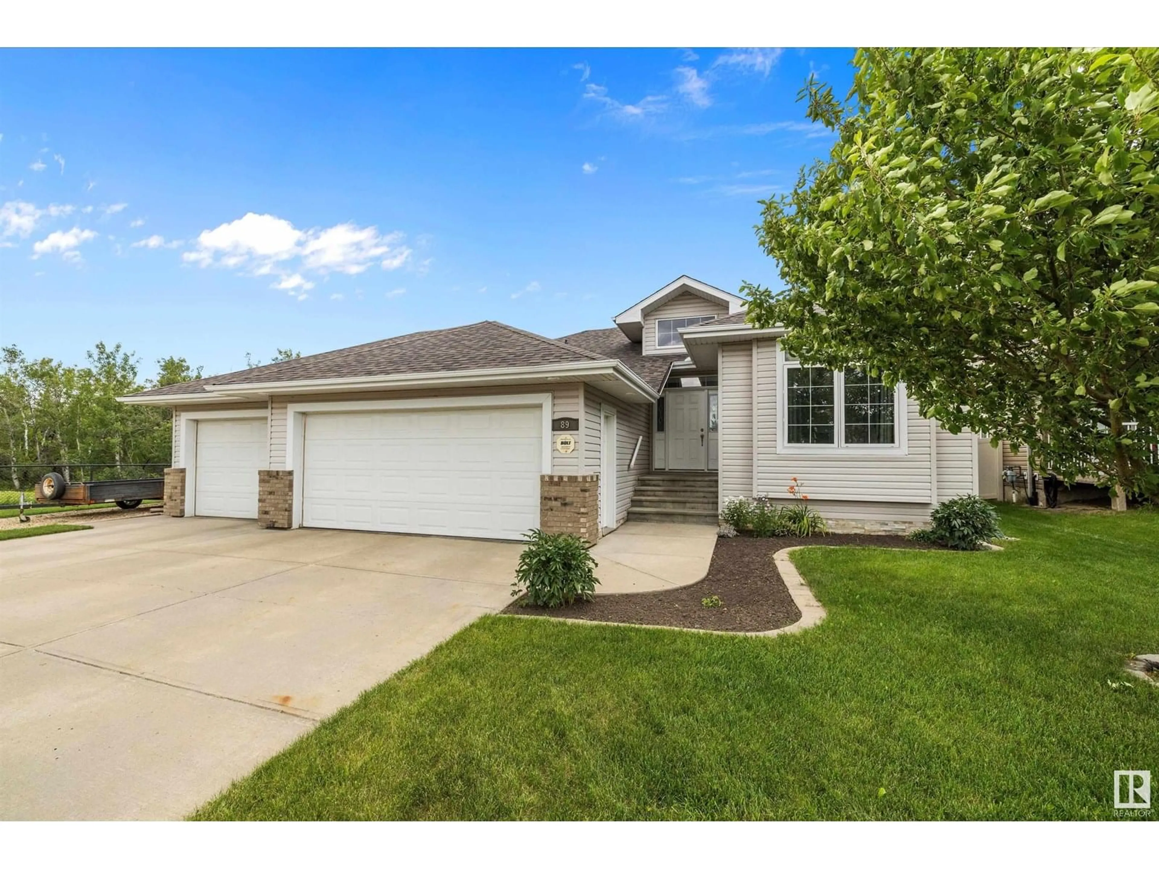 Home with vinyl exterior material, street for 89 HOMESTEAD CR, Edmonton Alberta T5A2Y1