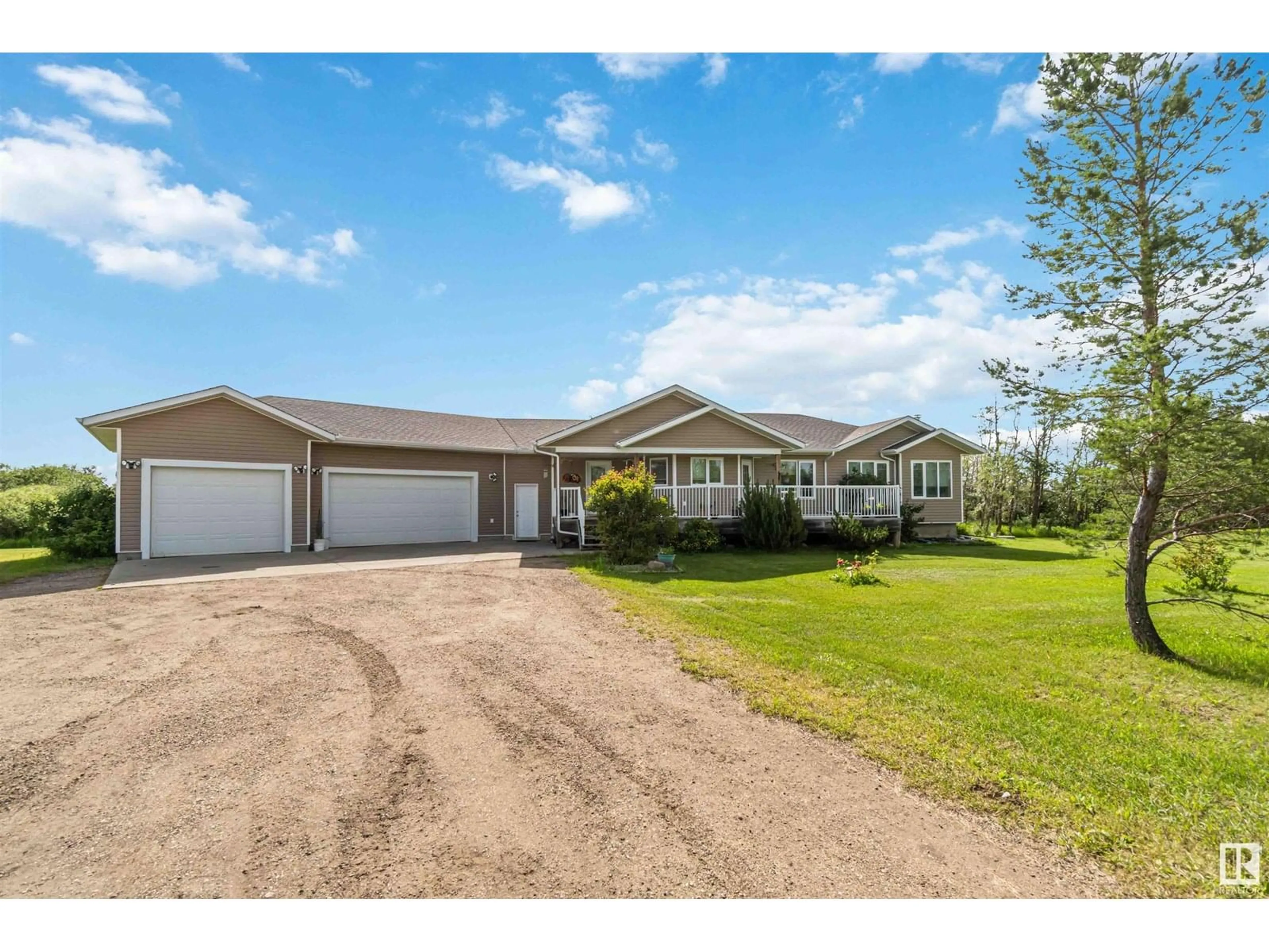 A pic from outside/outdoor area/front of a property/back of a property/a pic from drone, unknown for 55117 RGE ROAD 263, Rural Sturgeon County Alberta T8R1P4