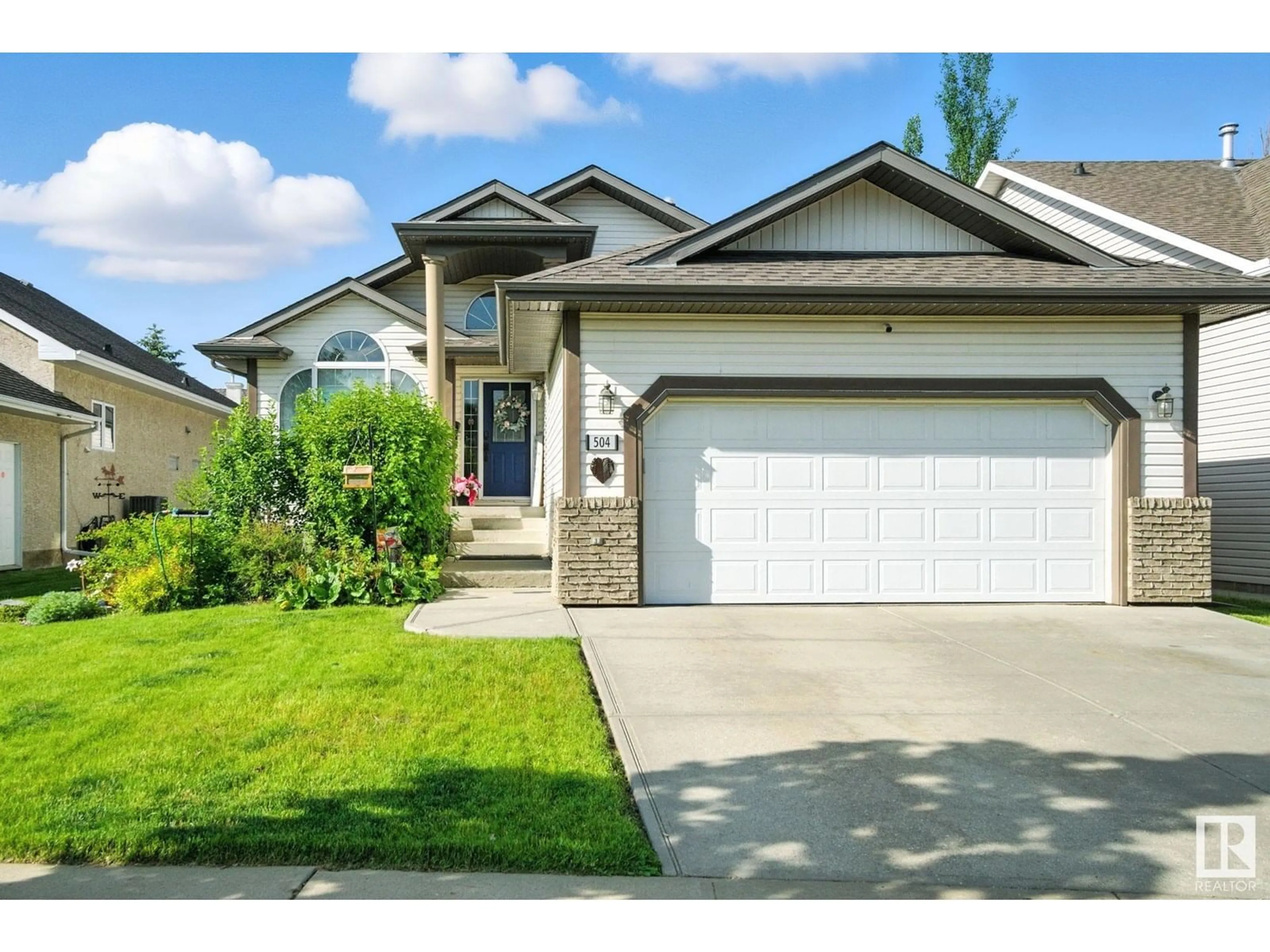 Home with vinyl exterior material, street for 504 HIGHLAND DR, Sherwood Park Alberta T8A6E3