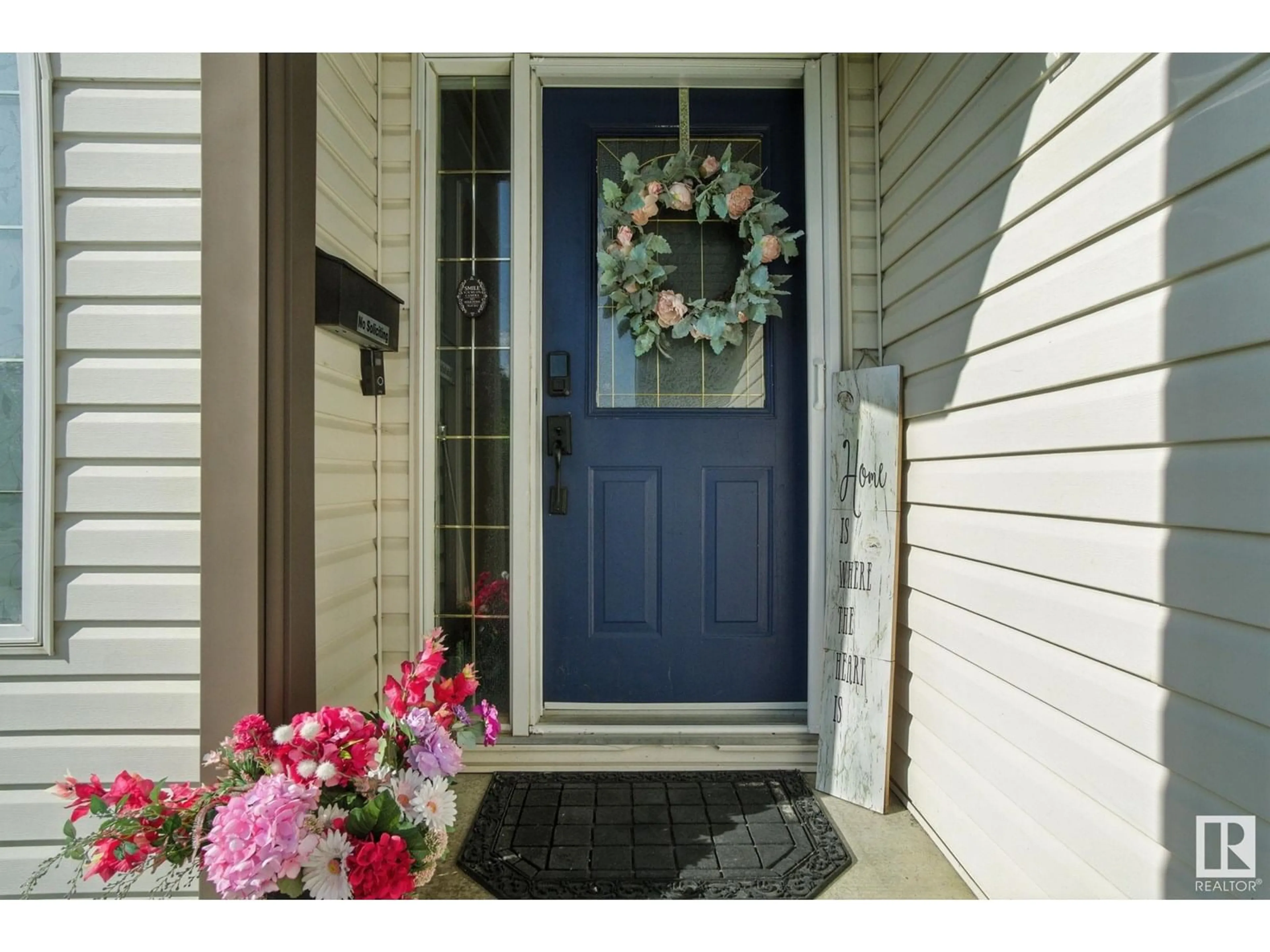 Indoor entryway for 504 HIGHLAND DR, Sherwood Park Alberta T8A6E3