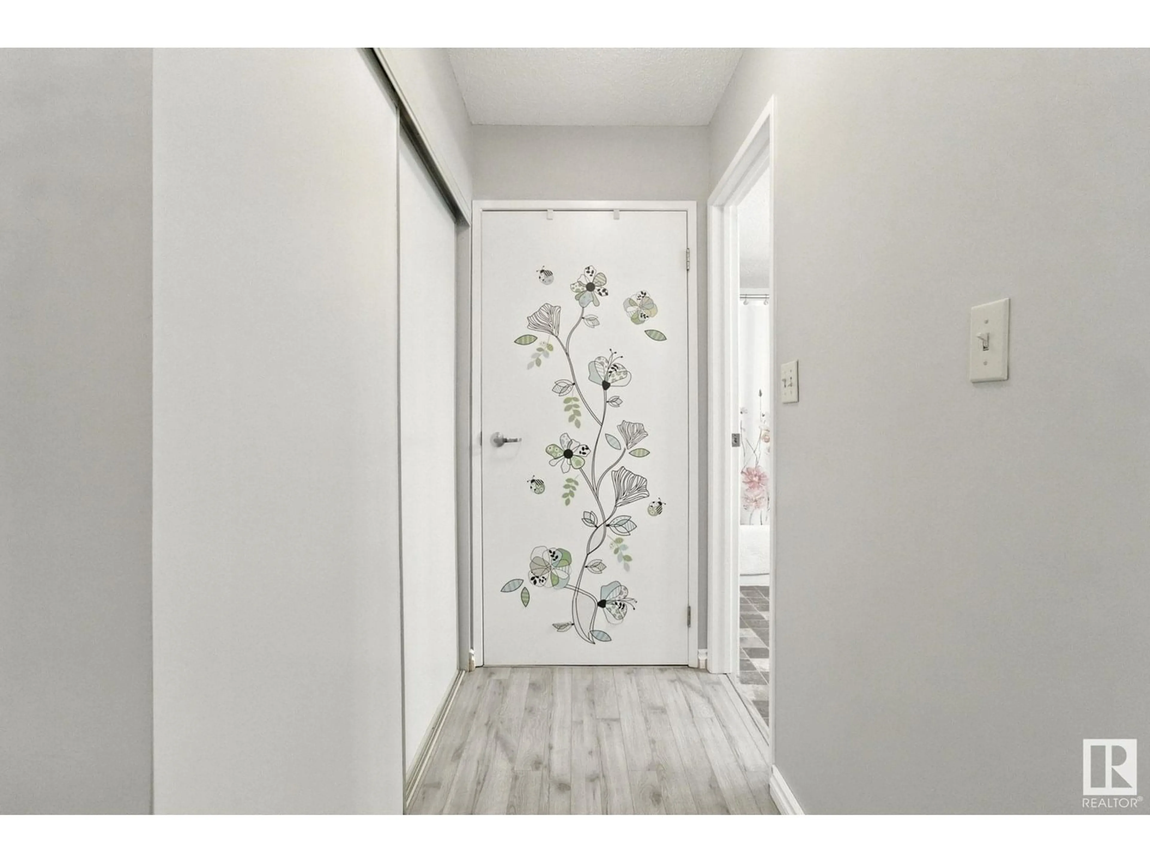 Indoor entryway for #201 - 18004 95 AV, Edmonton Alberta T5T5W3