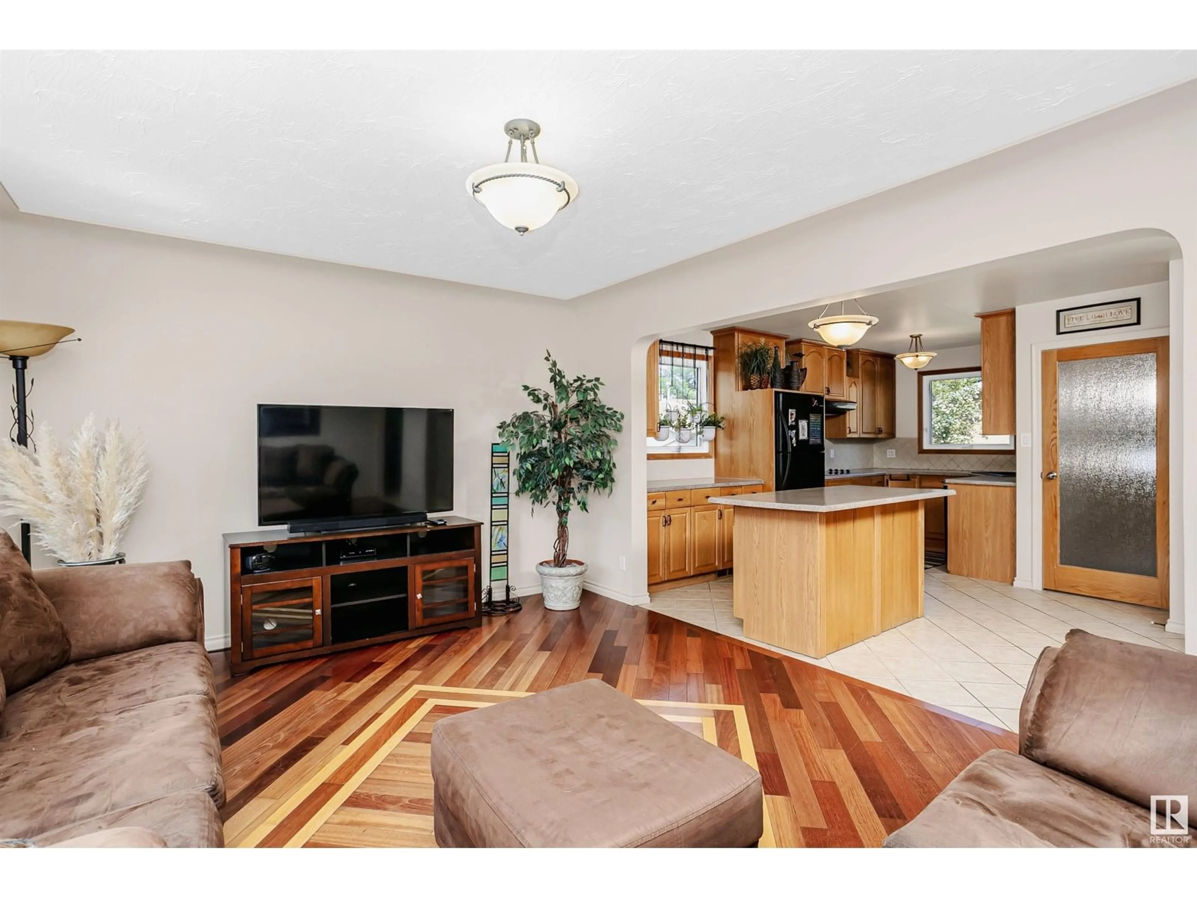 Unknown for 5908 106 AV, Edmonton Alberta T6A1G5