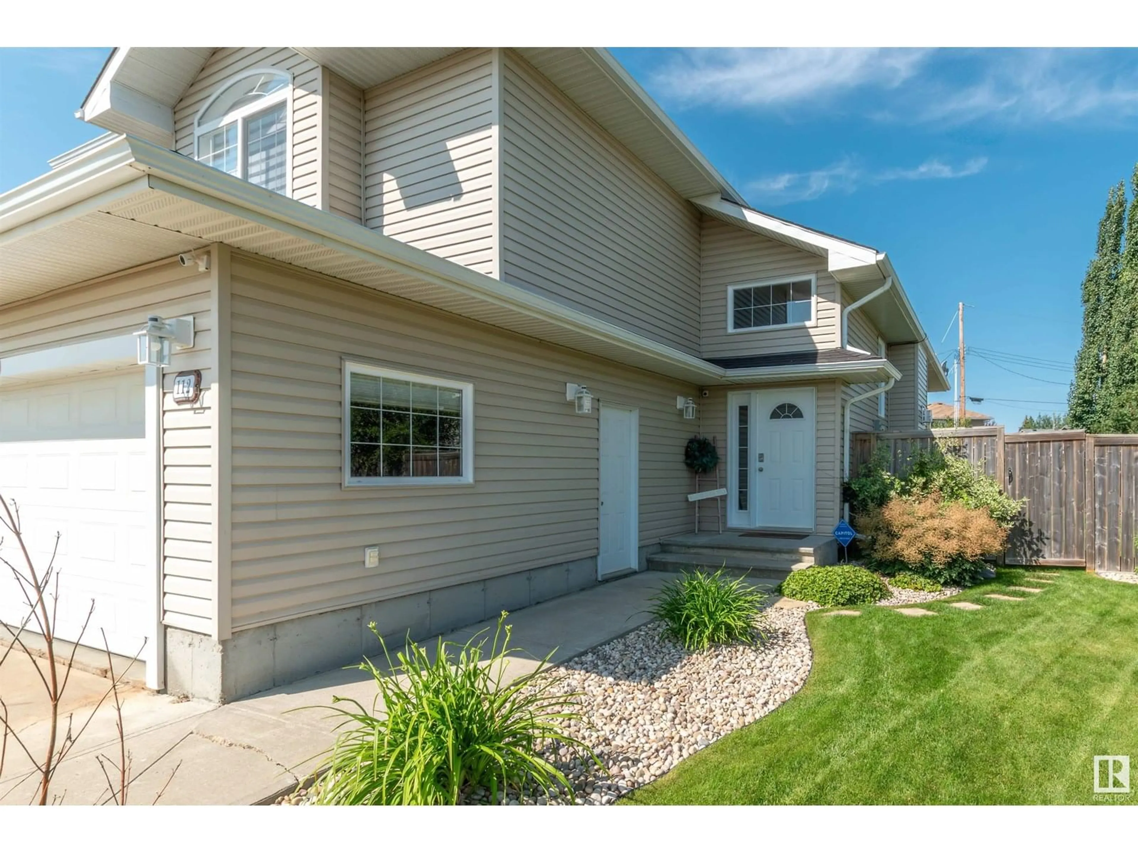 Home with vinyl exterior material, street for 112 4 AV, Hay Lakes Alberta T0B1W0