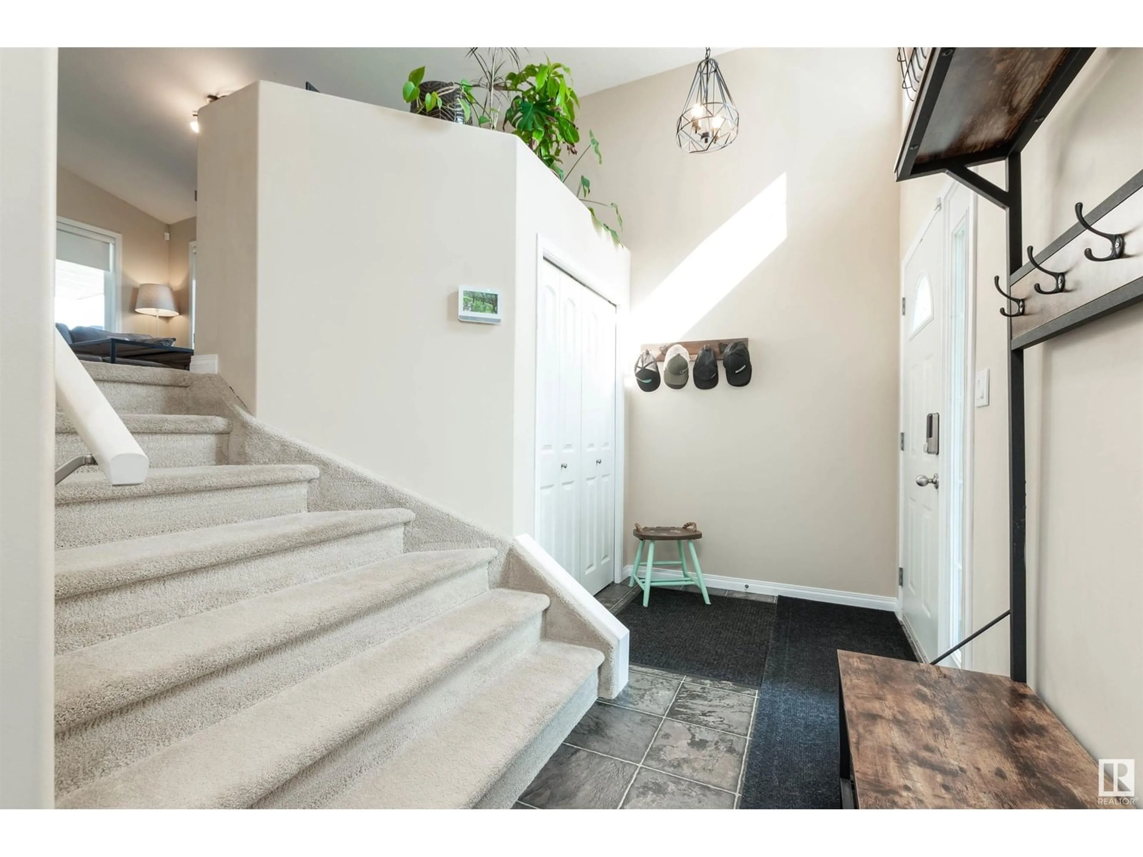 Indoor entryway for 112 4 AV, Hay Lakes Alberta T0B1W0