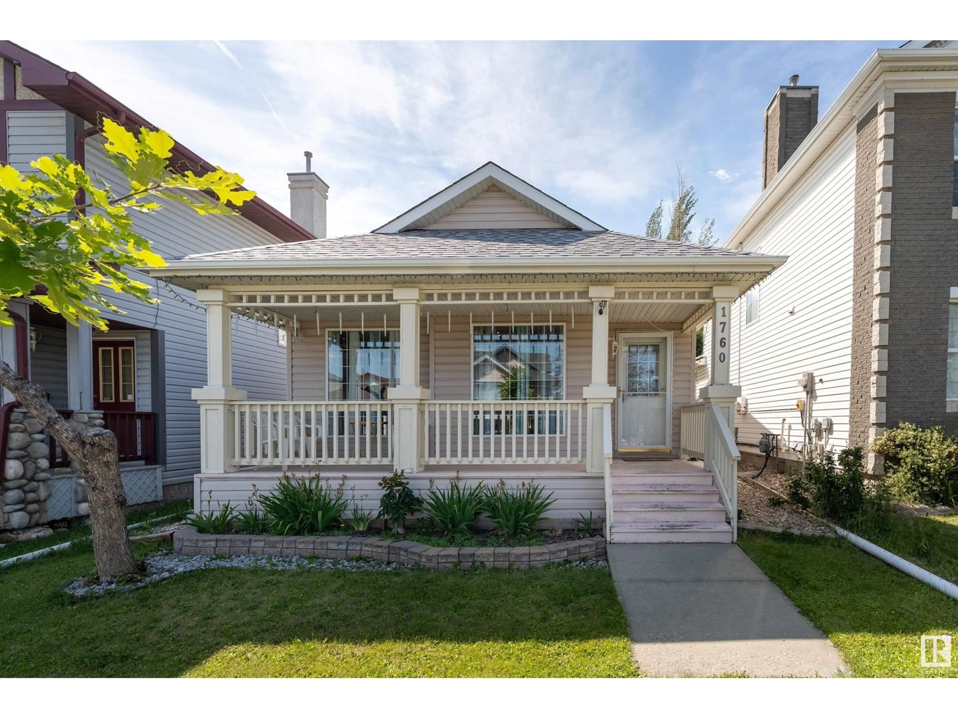 Home with vinyl exterior material, street for 1760 TURVEY BEND BN, Edmonton Alberta T6R2W6