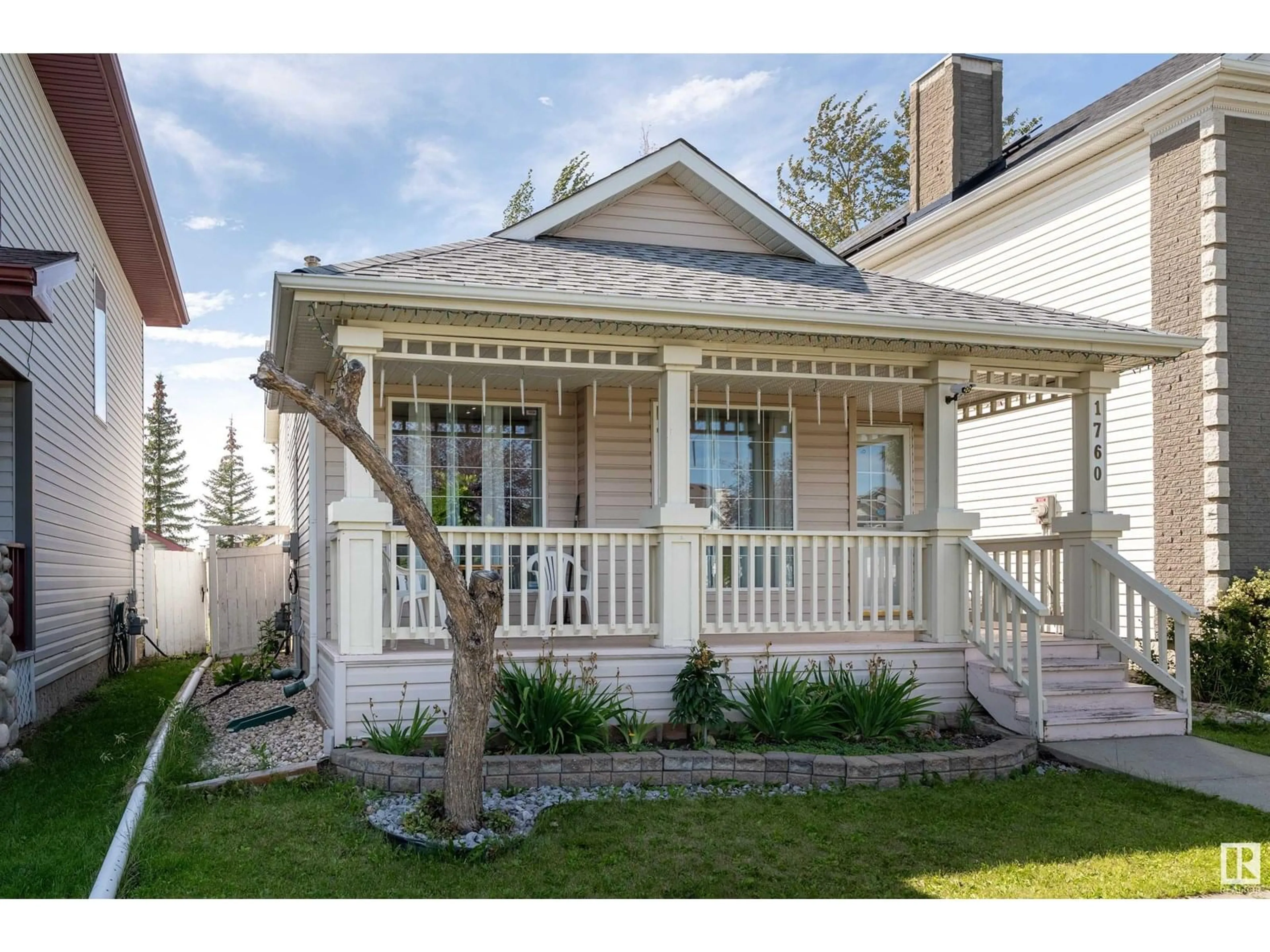 Home with vinyl exterior material, street for 1760 TURVEY BEND BN, Edmonton Alberta T6R2W6