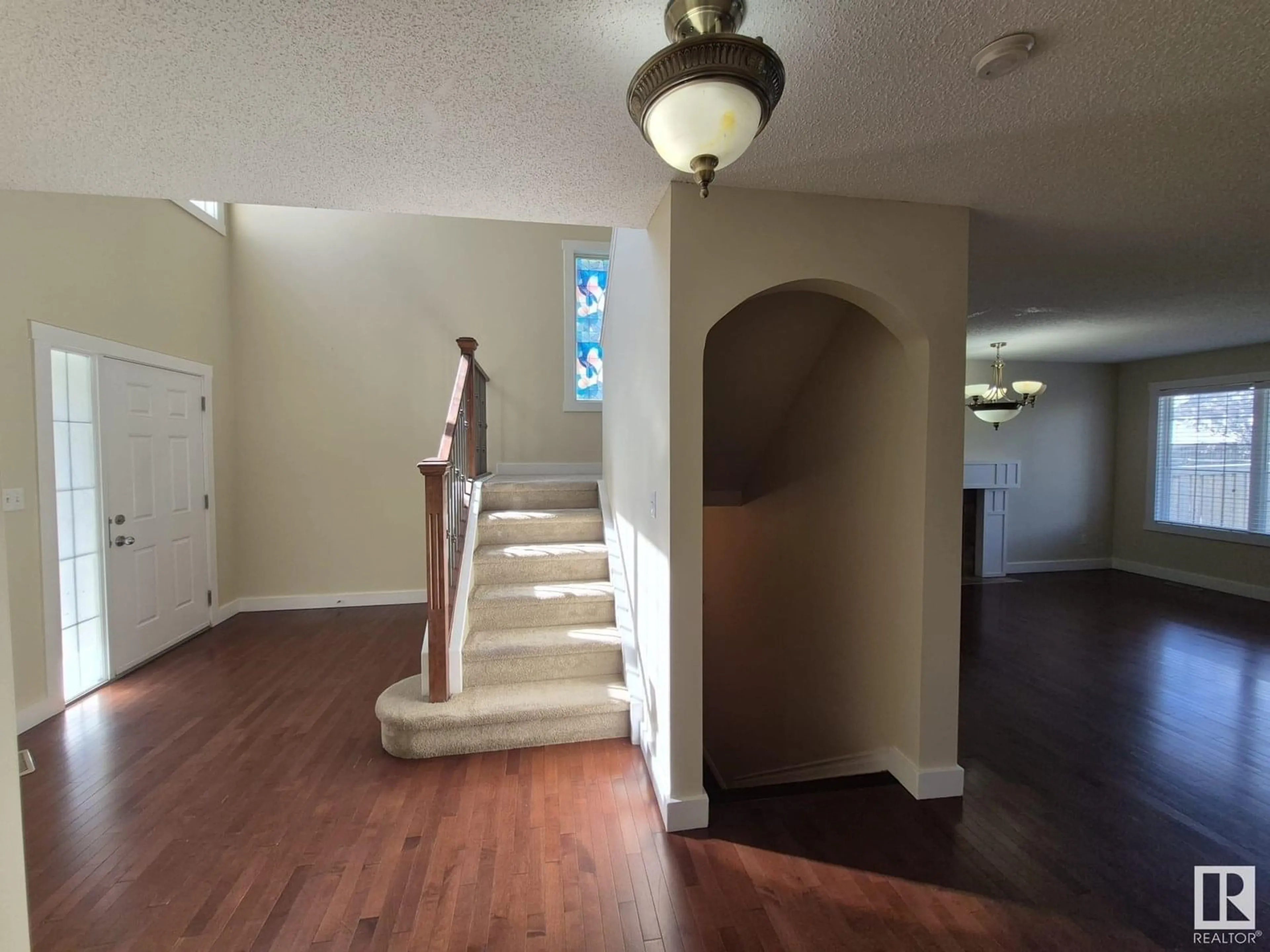 Indoor foyer for NW NW - 8361 SHASKE CR, Edmonton Alberta T6R0B4