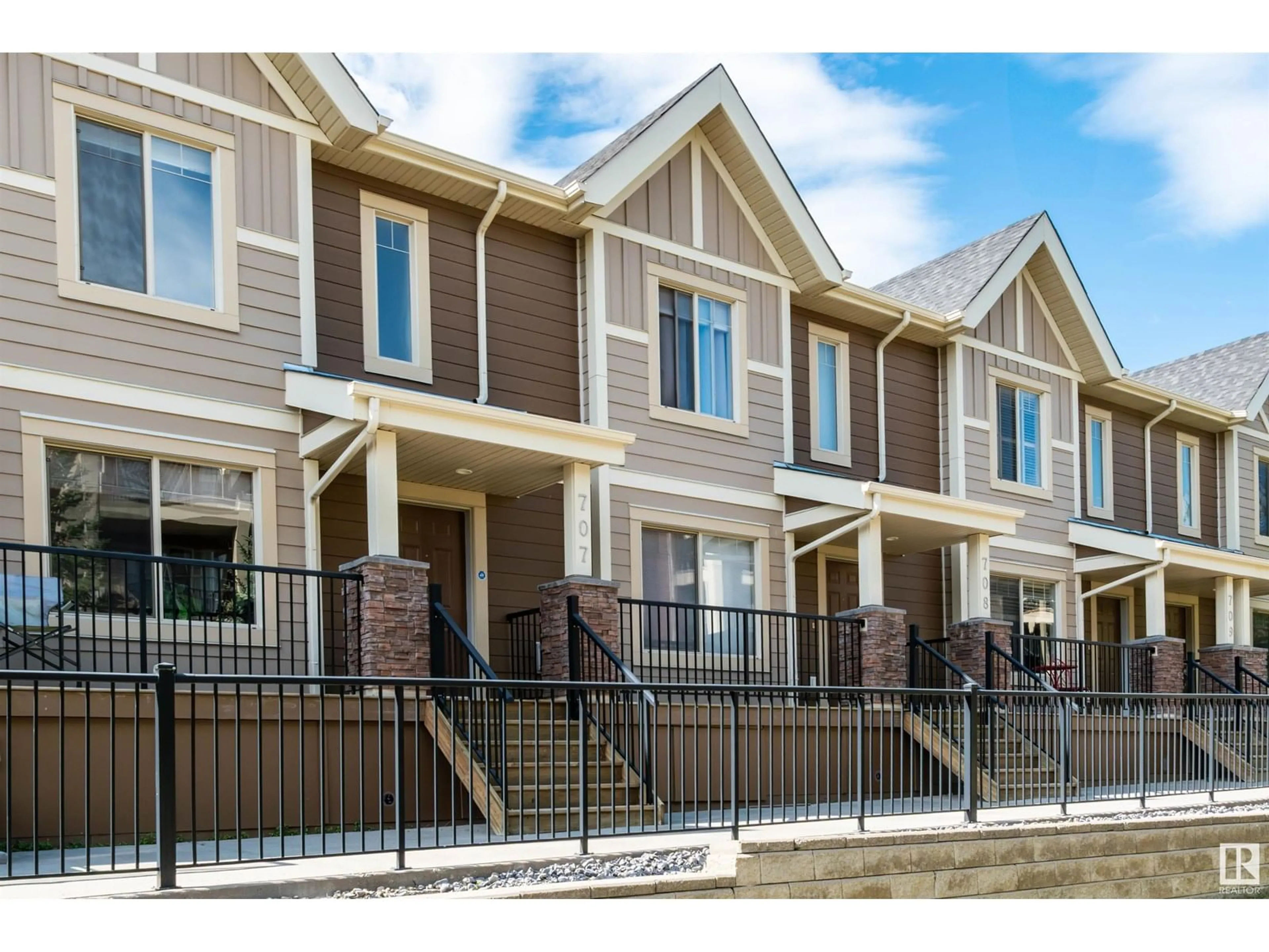 Home with vinyl exterior material, street for 707 - 401 PALISADES WY, Sherwood Park Alberta T8H0R7