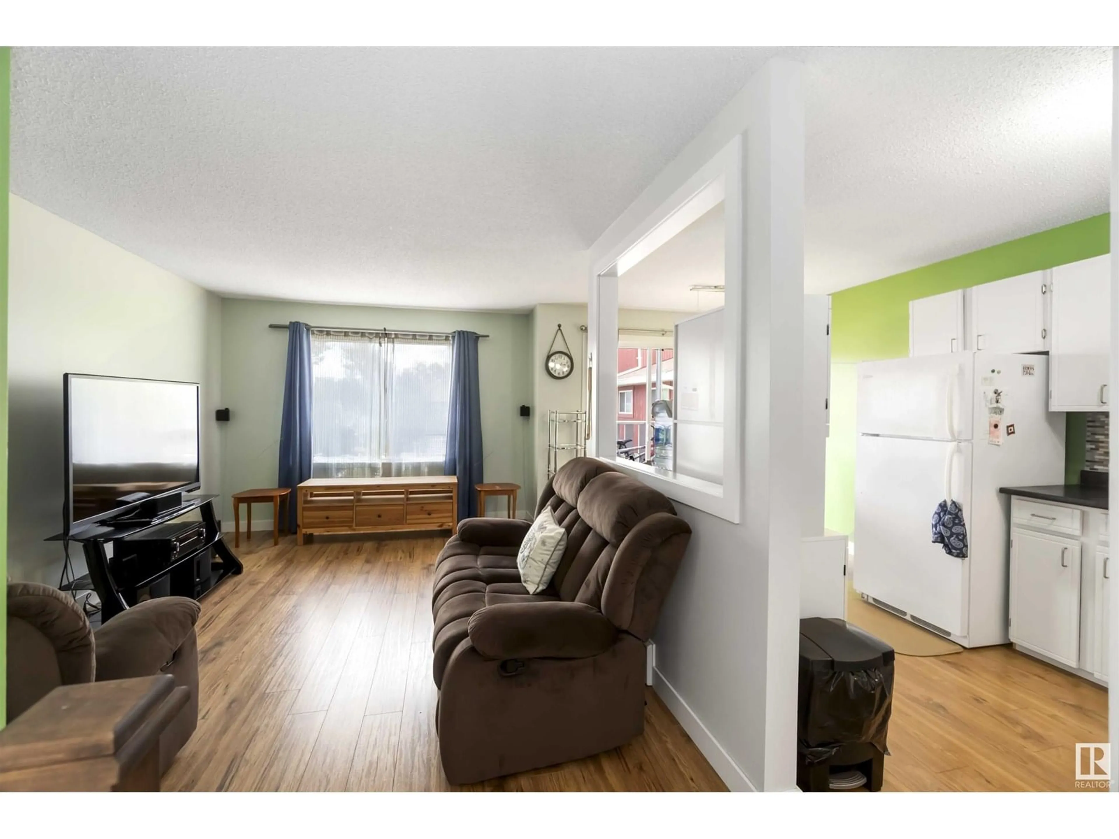 Living room with furniture, wood/laminate floor for 10642 BEAUMARIS RD, Edmonton Alberta T5X3N4