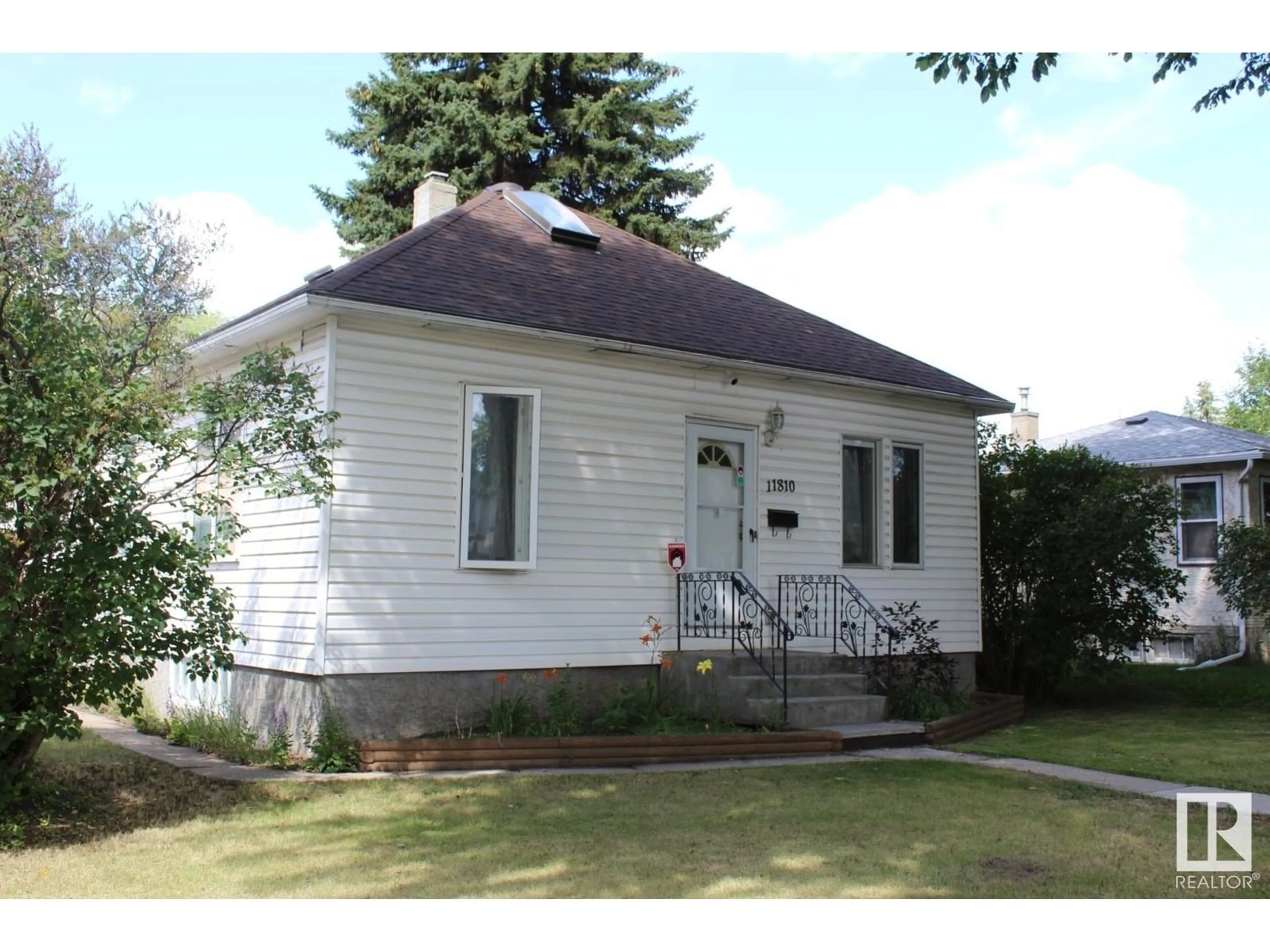 Home with vinyl exterior material, building for NW - 11810 55 ST, Edmonton Alberta T5W3P8