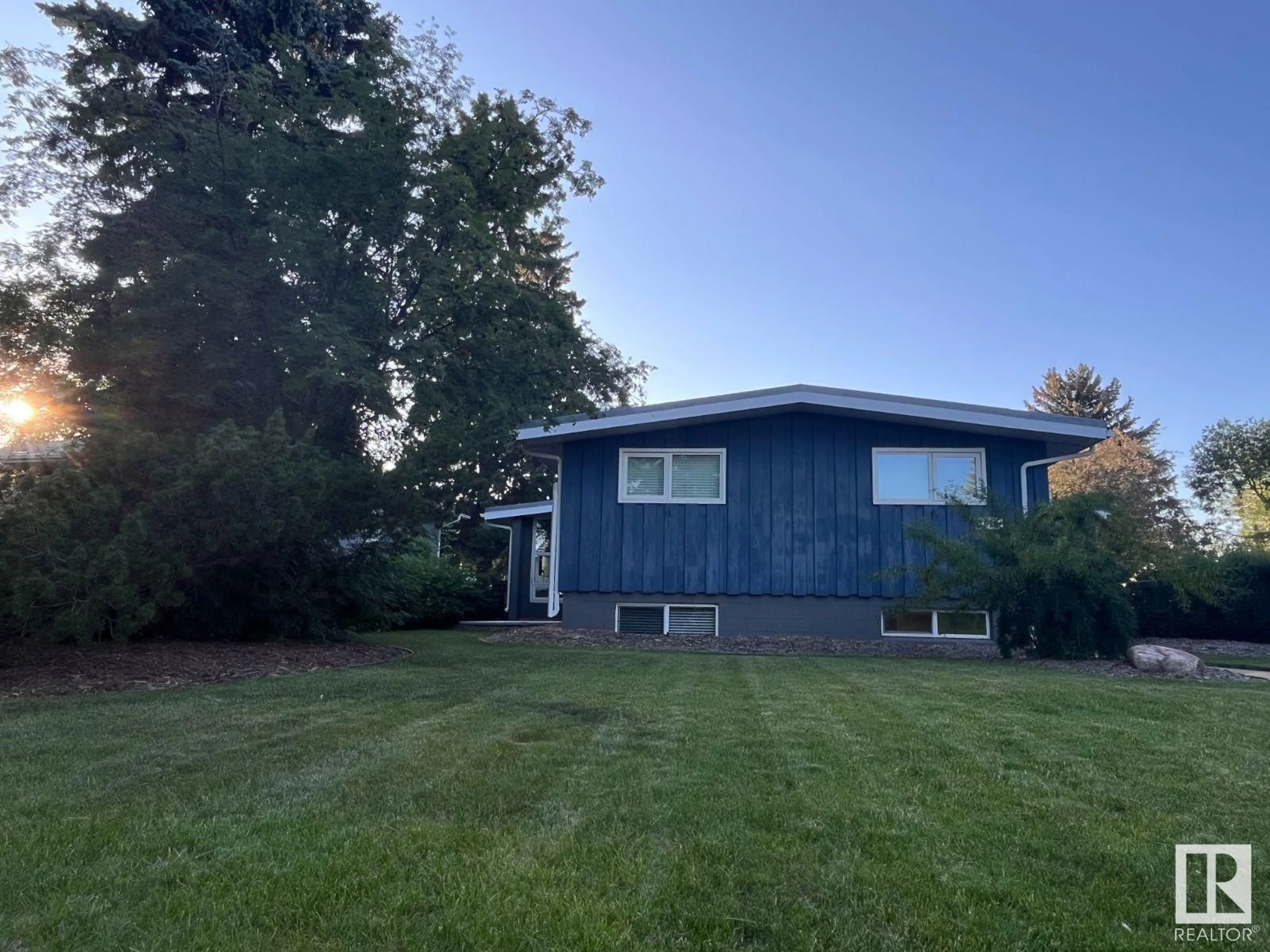 Unknown for 7616 95 AV, Edmonton Alberta T6C1X7