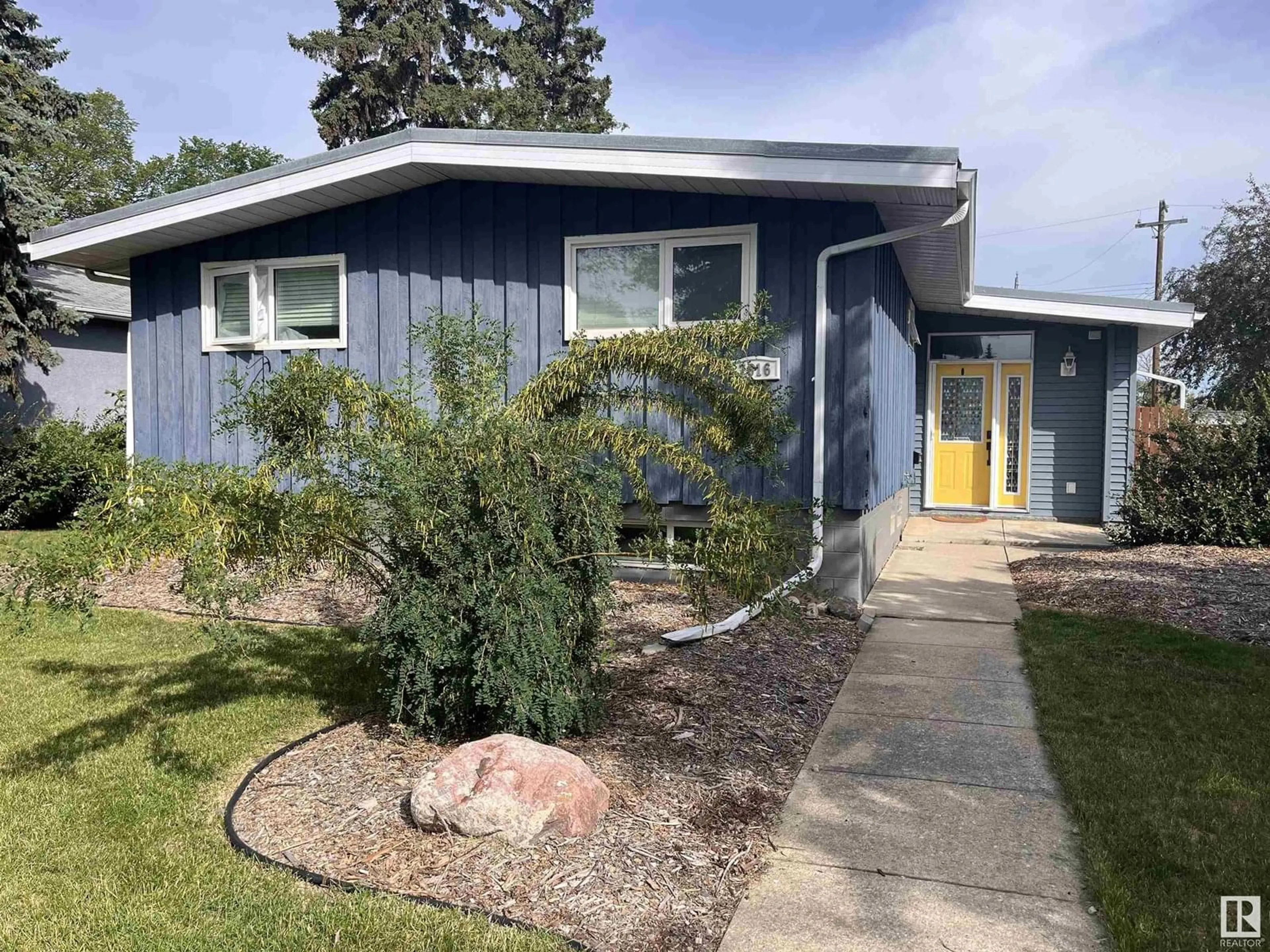 Home with vinyl exterior material, street for 7616 95 AV, Edmonton Alberta T6C1X7